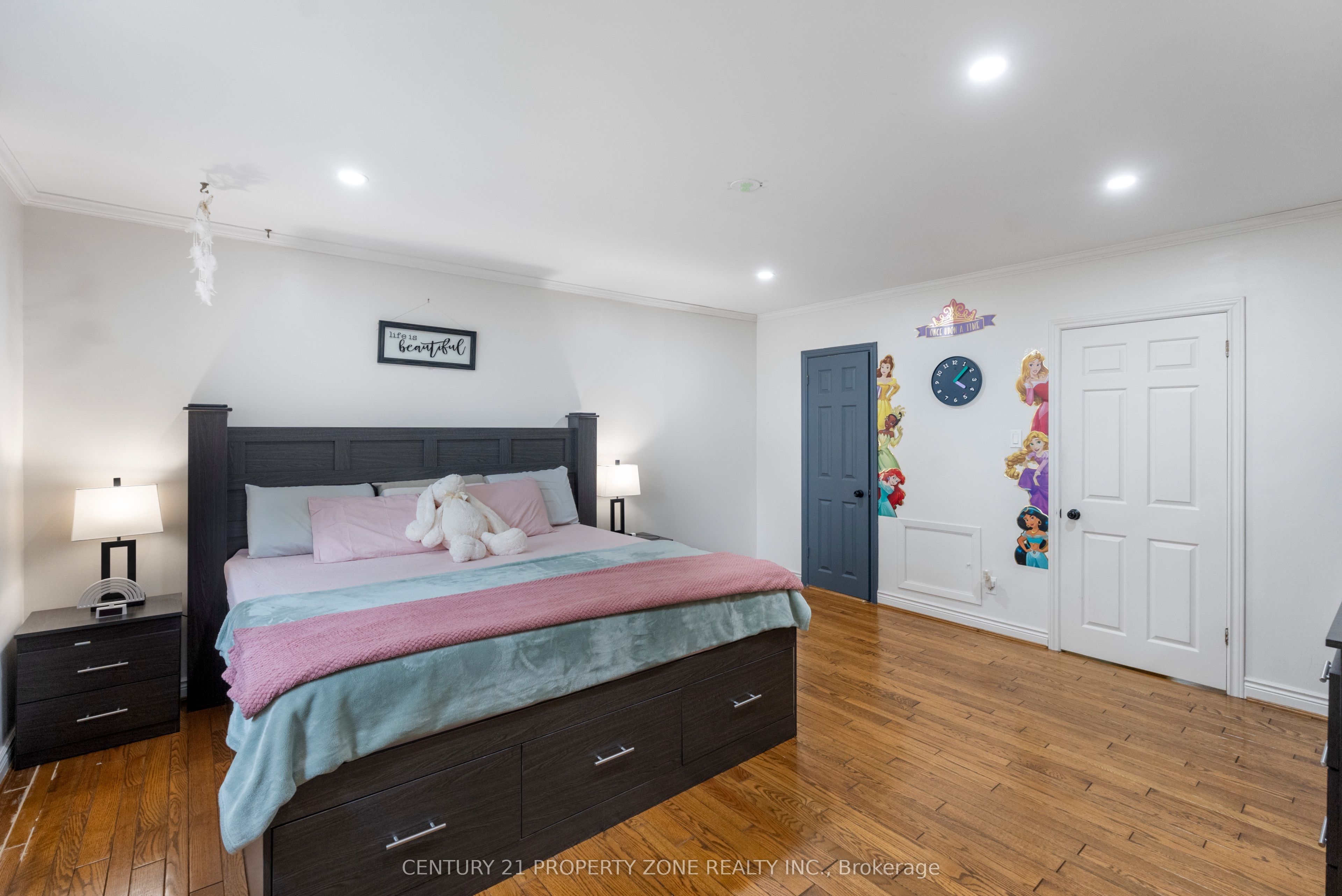 37 Laurentian Drive S Property Photo 13