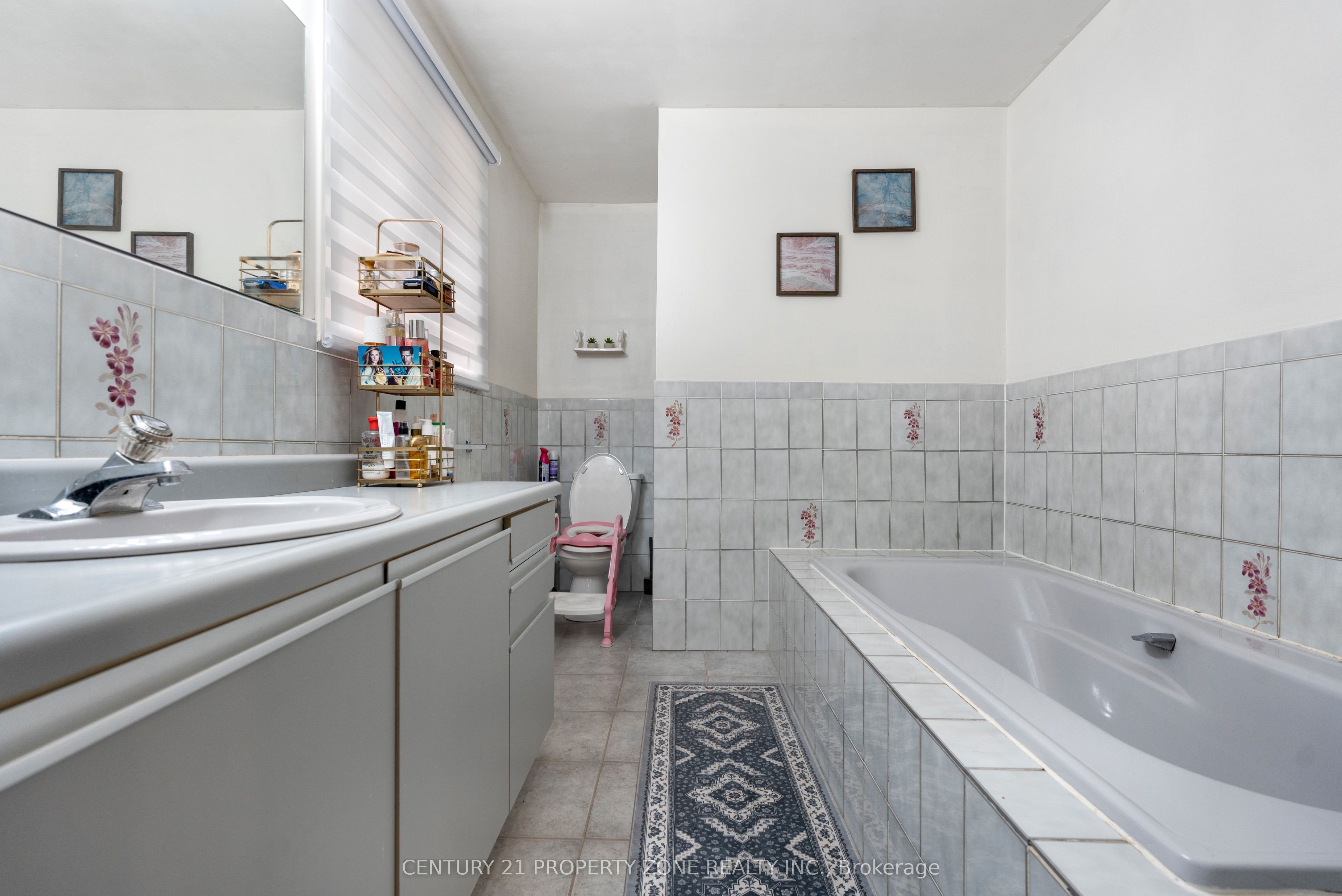 37 Laurentian Drive S Property Photo 14