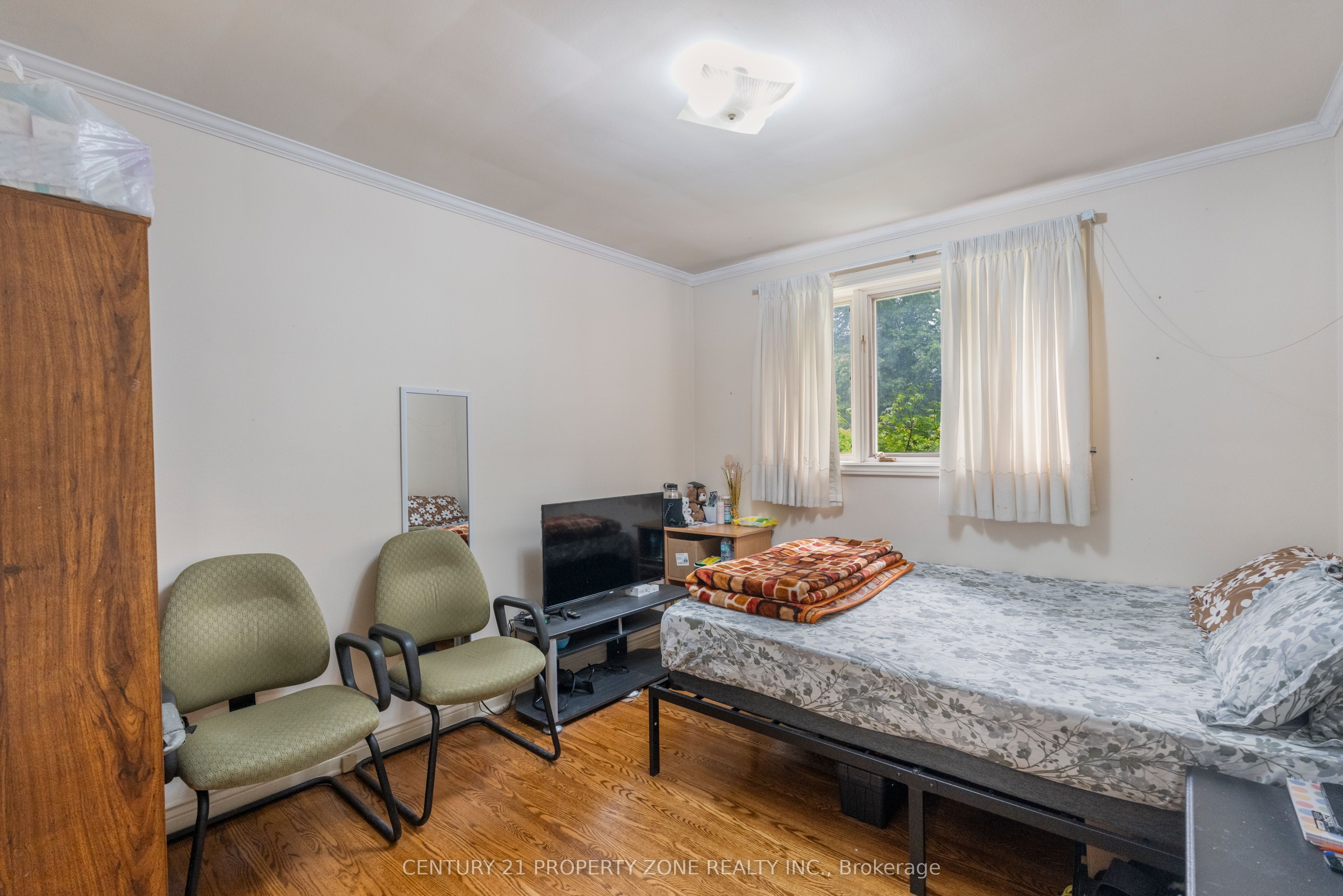 37 Laurentian Drive S Property Photo 16