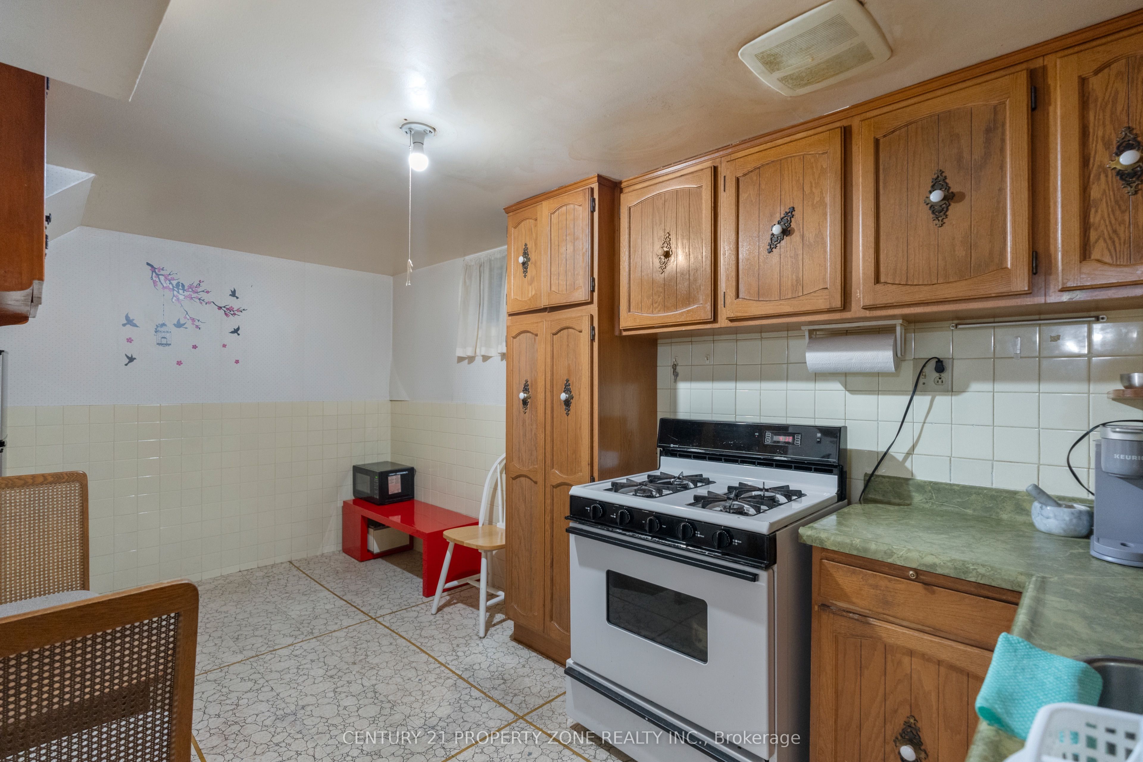 37 Laurentian Drive S Property Photo 18