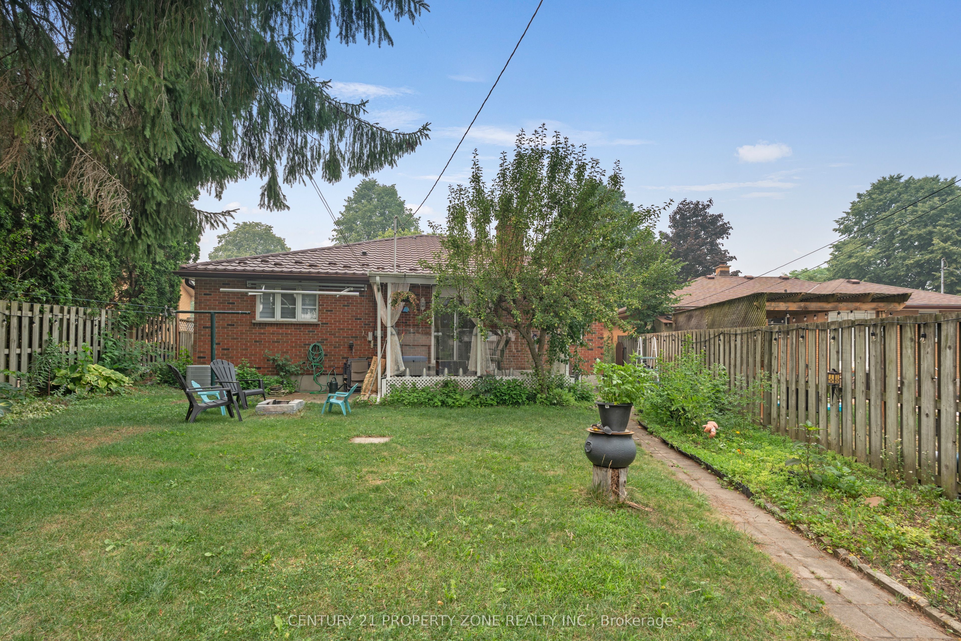 37 Laurentian Drive S Property Photo 21