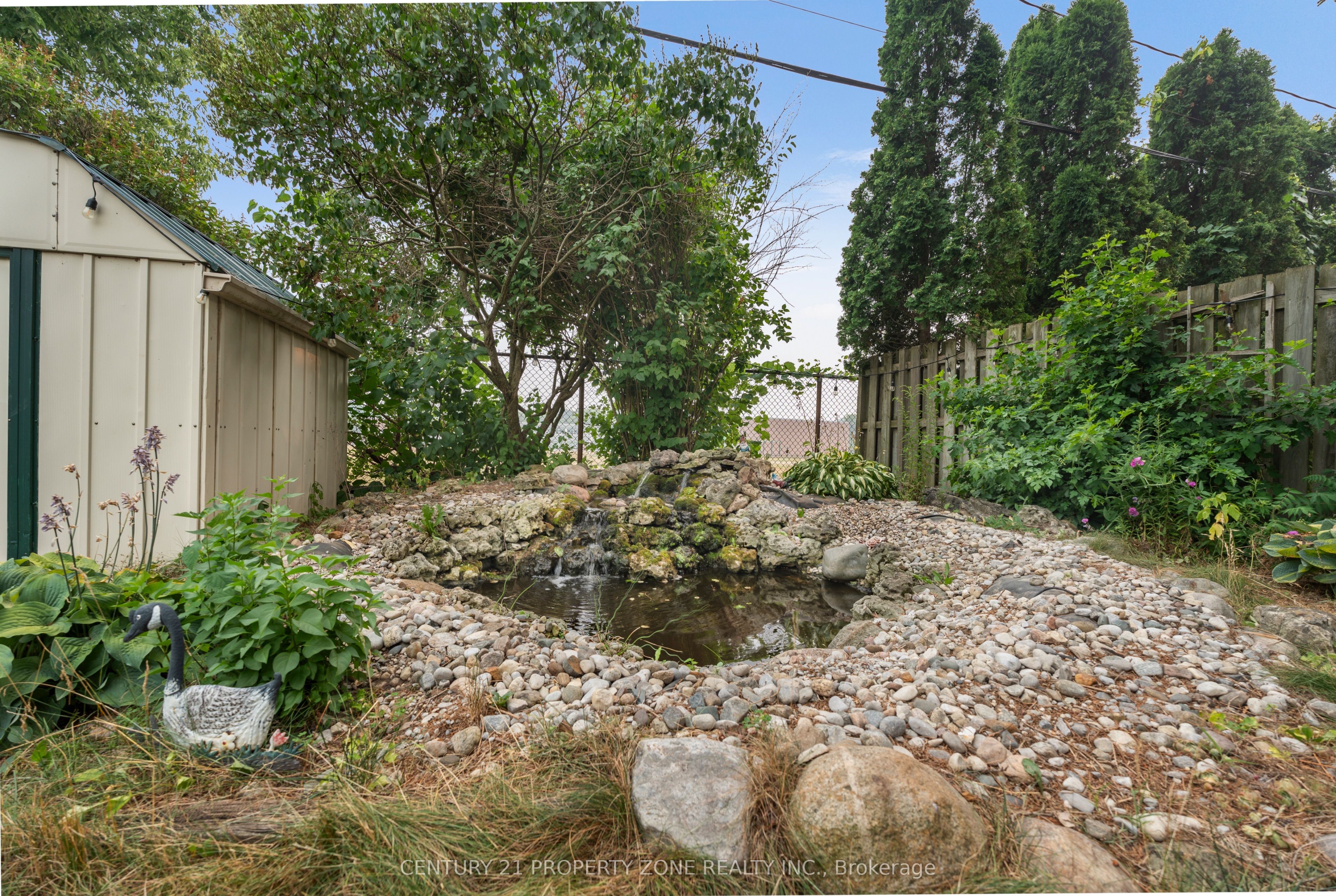 37 Laurentian Drive S Property Photo 23