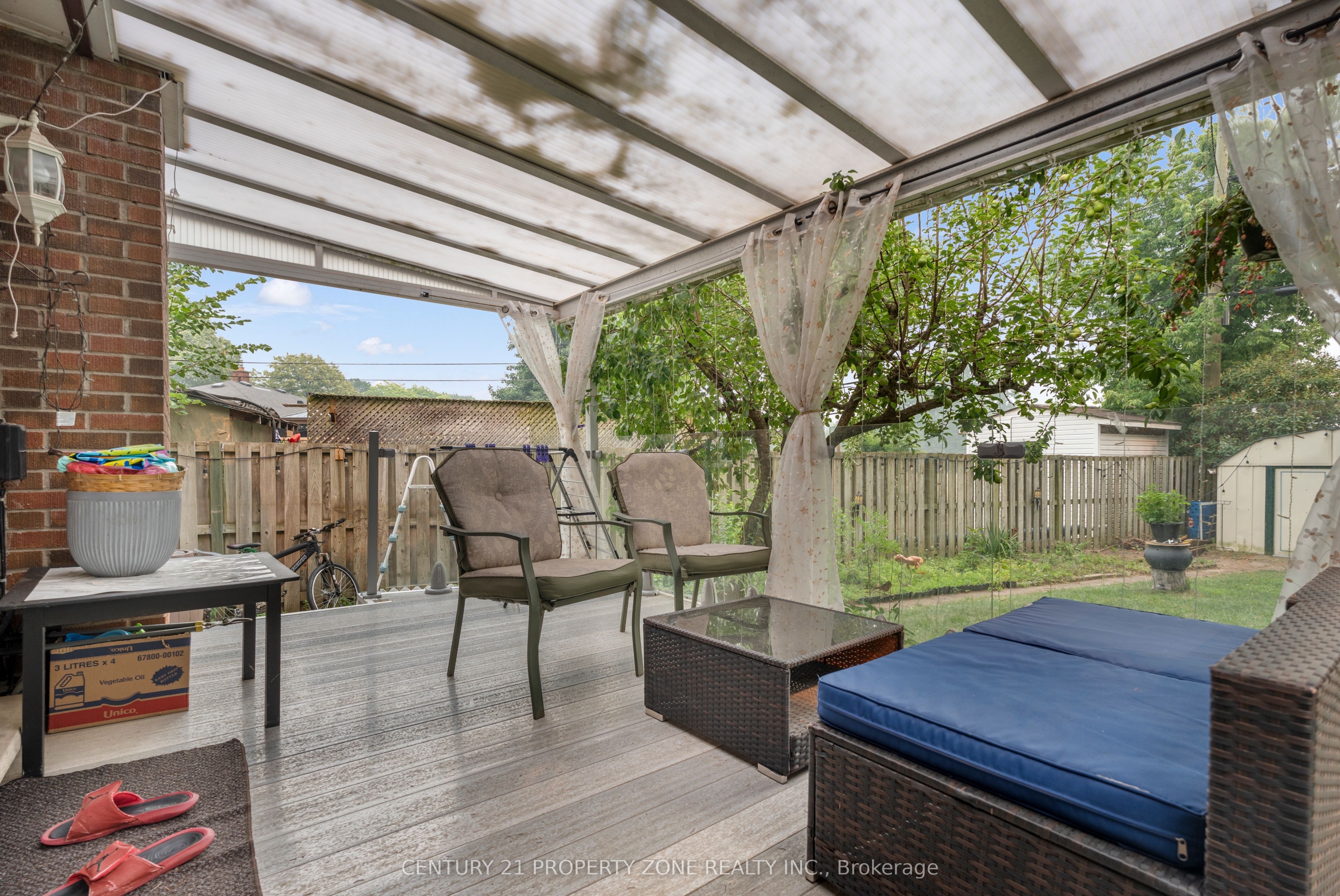 37 Laurentian Drive S Property Photo 24