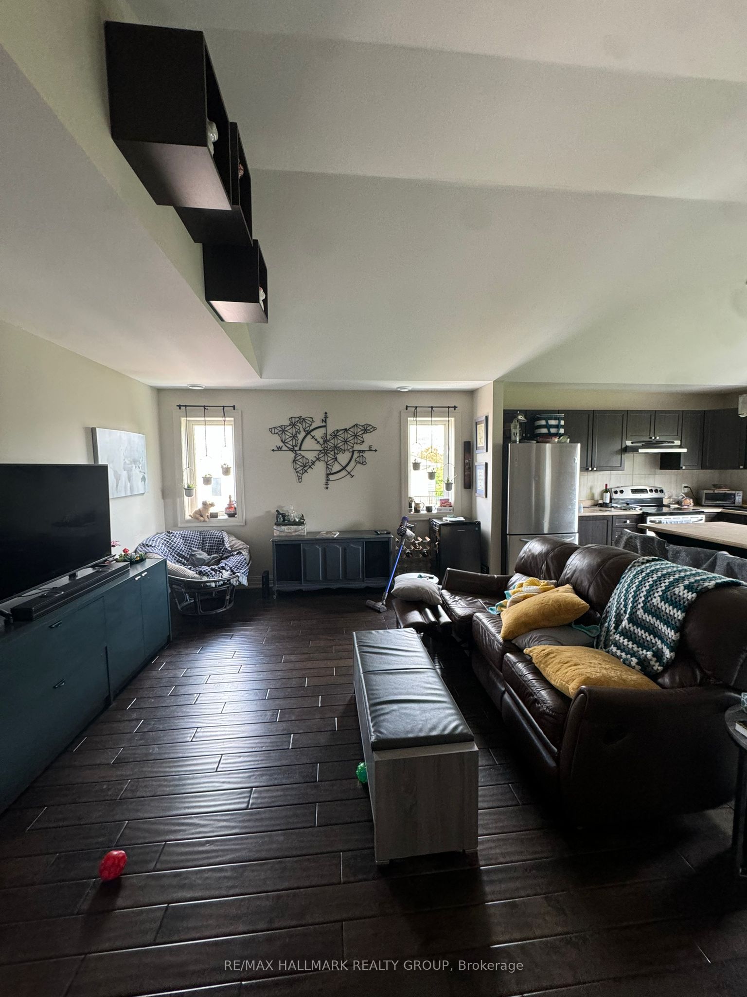 138 Lees Avenue 2 Property Photo 3