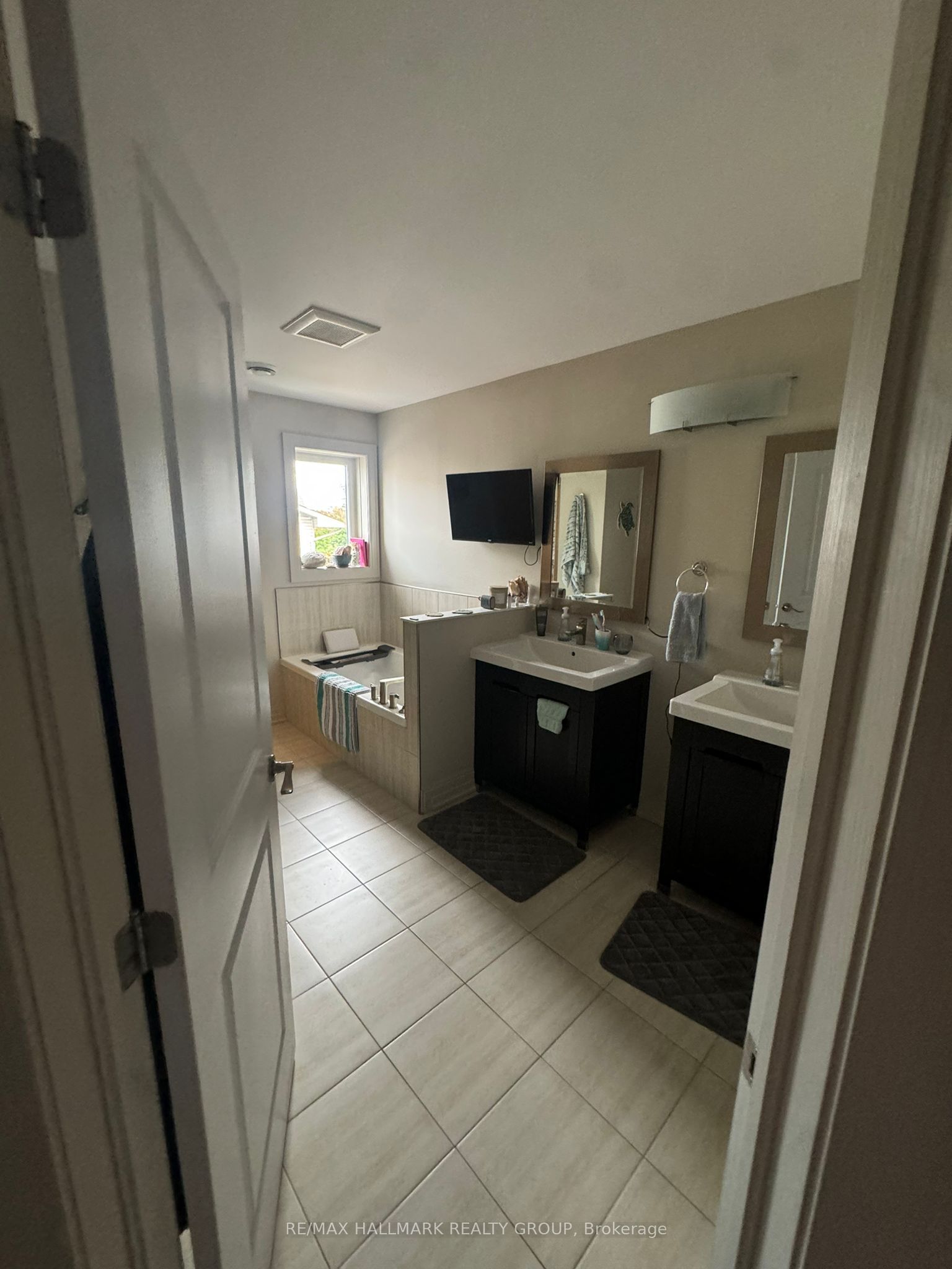 138 Lees Avenue 2 Property Photo 10