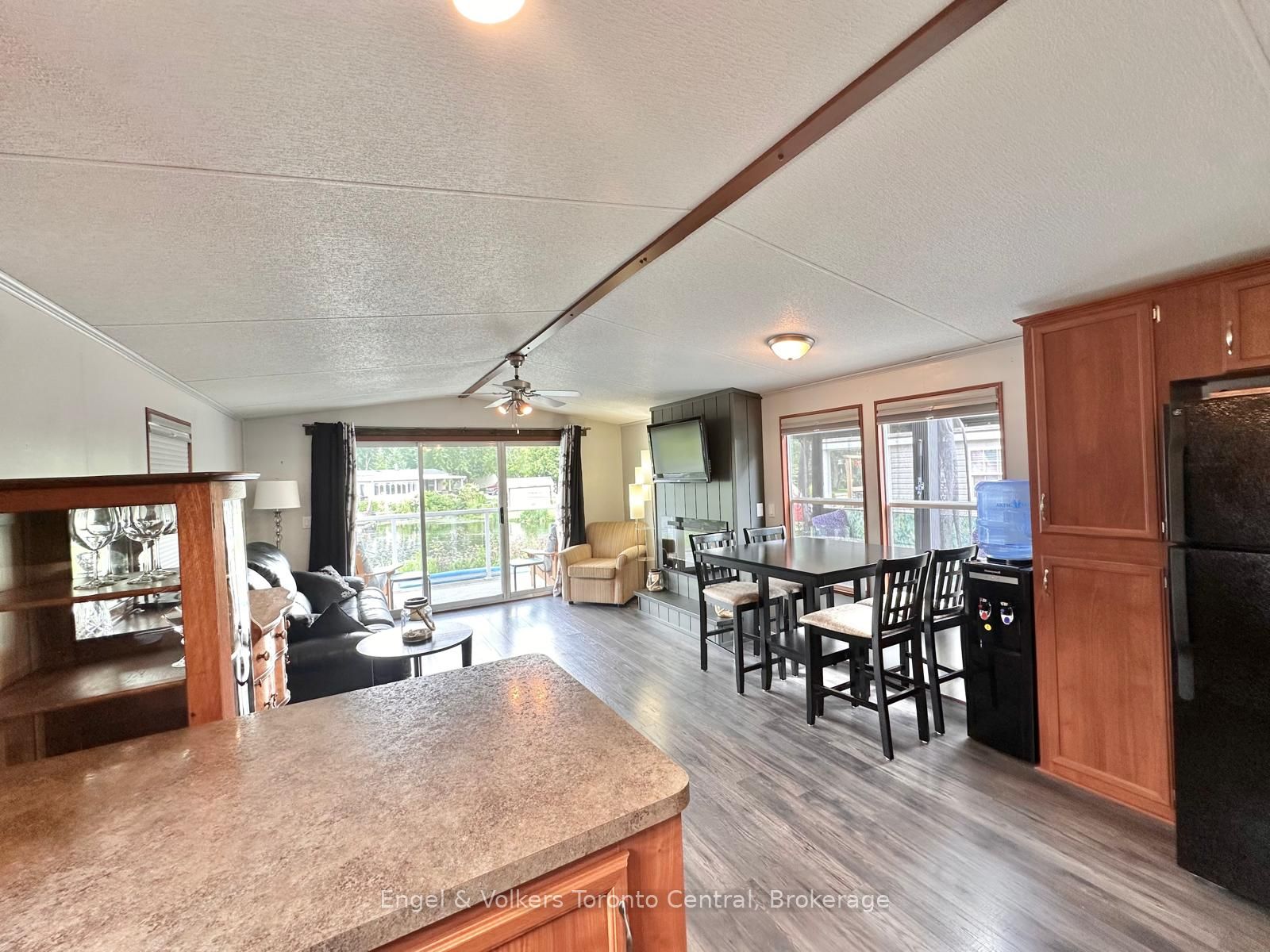 7489 Sideroad 5 E T115 Property Photo 6