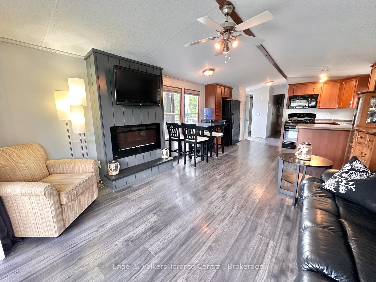 7489 Sideroad 5 E T115 Property Photo 10