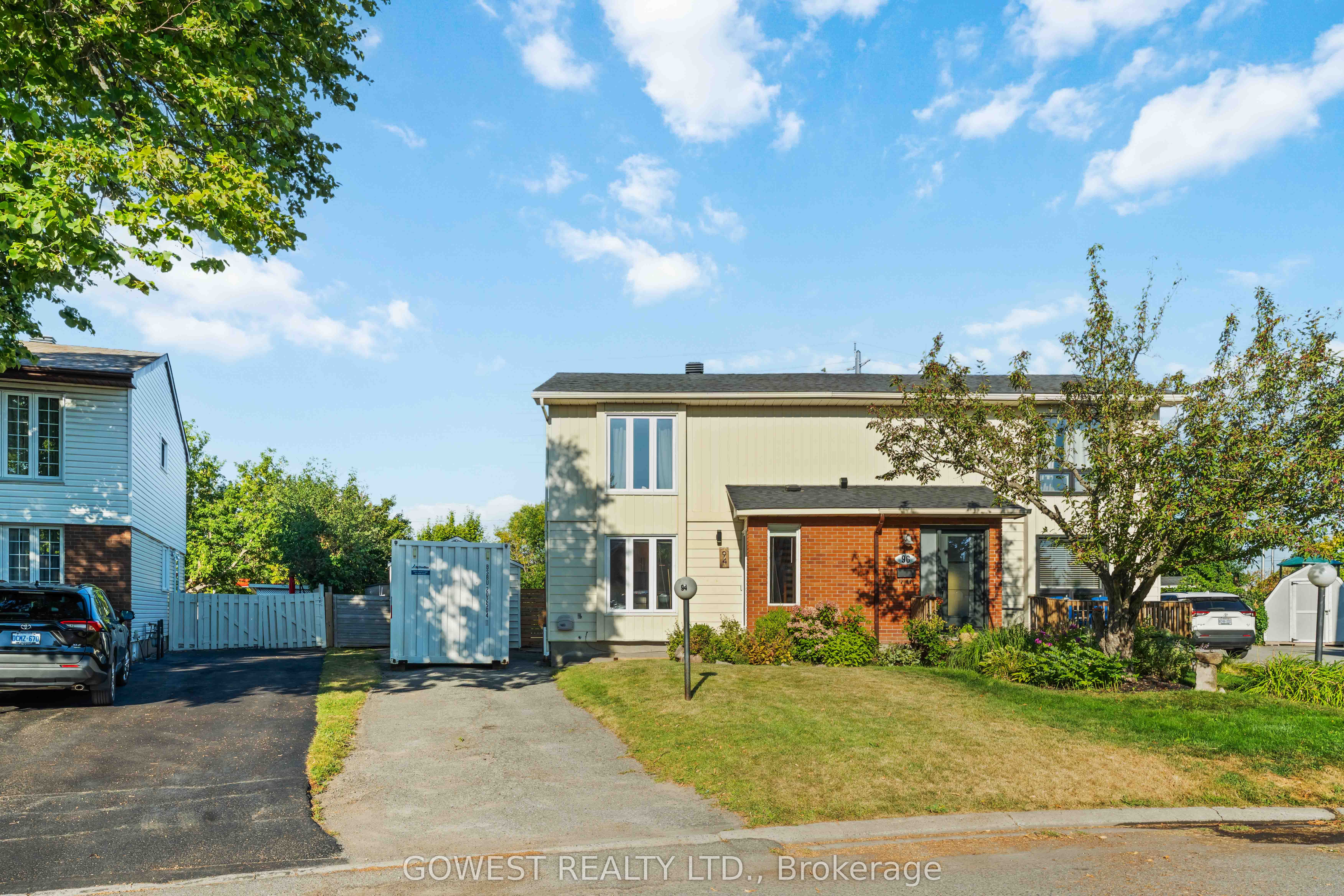 94 Fieldgate Drive Property Photo 1