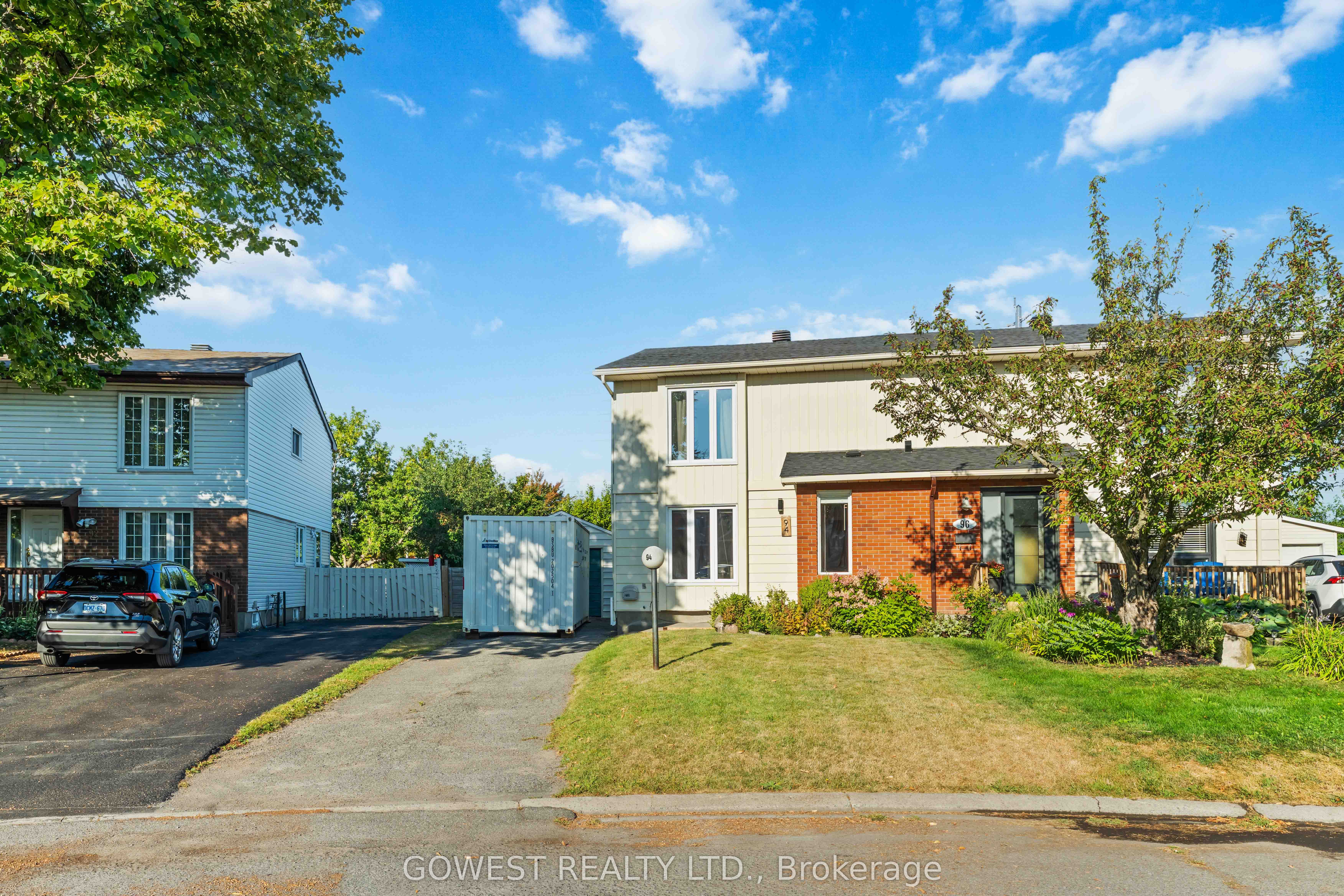 94 Fieldgate Drive Property Photo 2