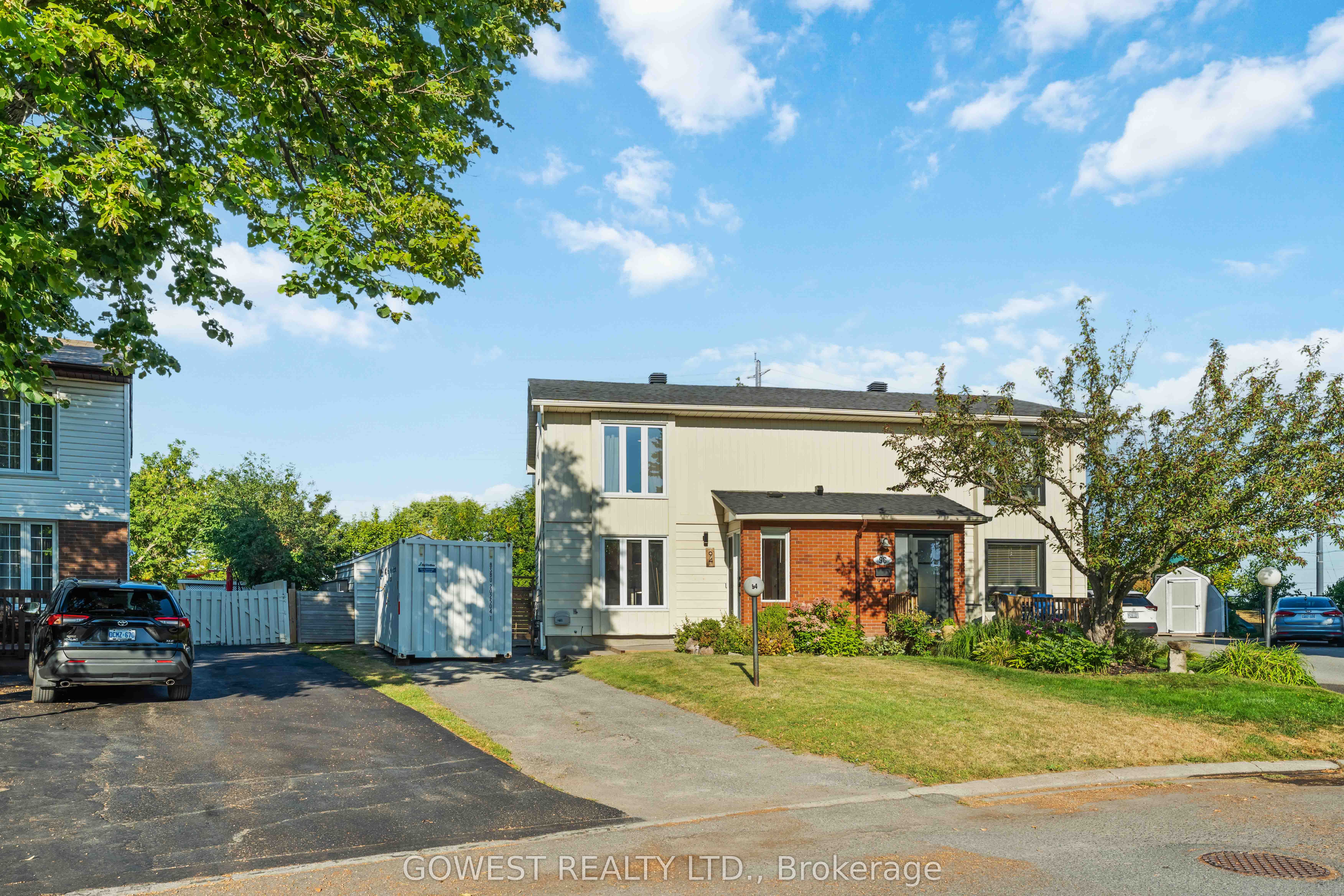 94 Fieldgate Drive Property Photo 3