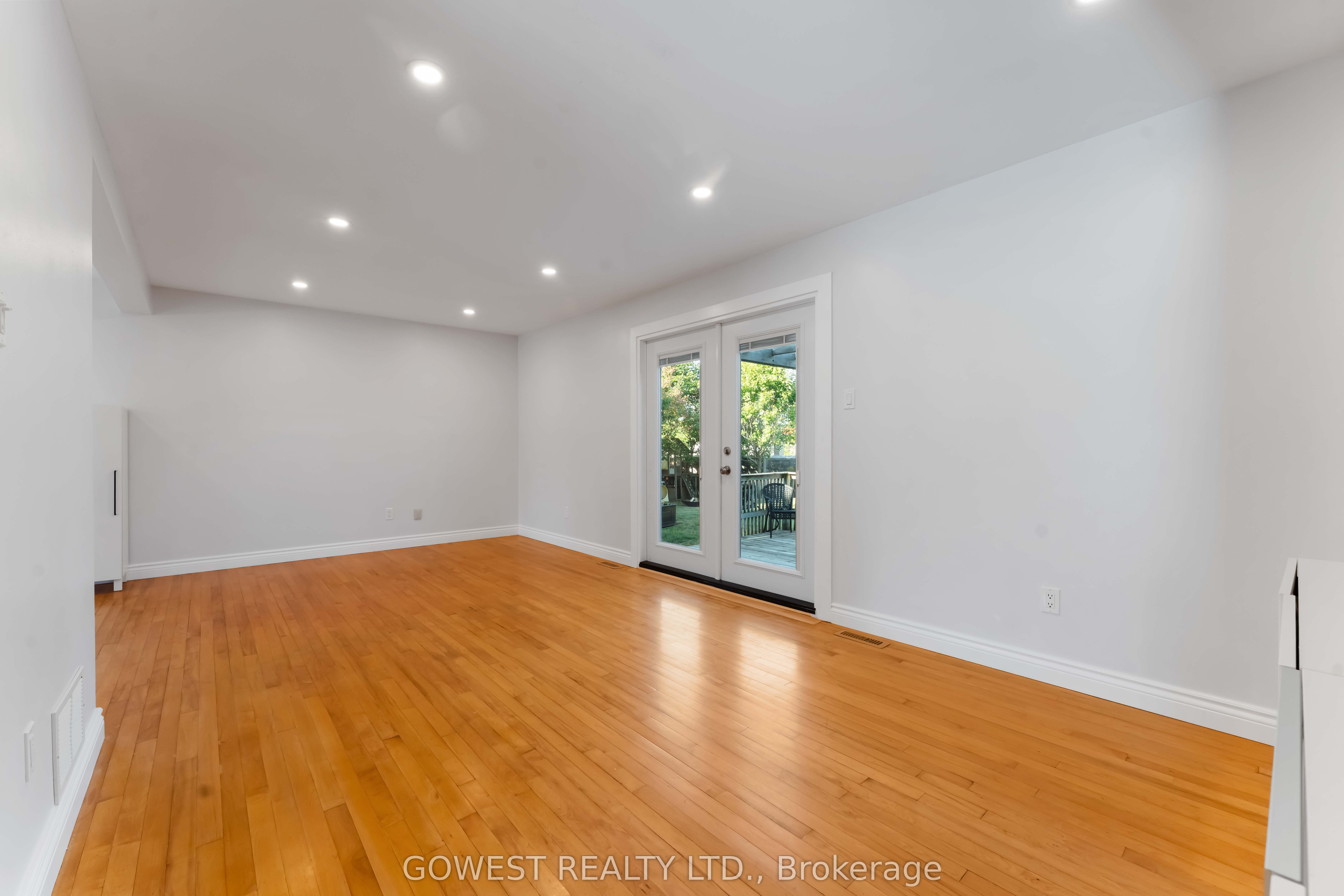 94 Fieldgate Drive Property Photo 6