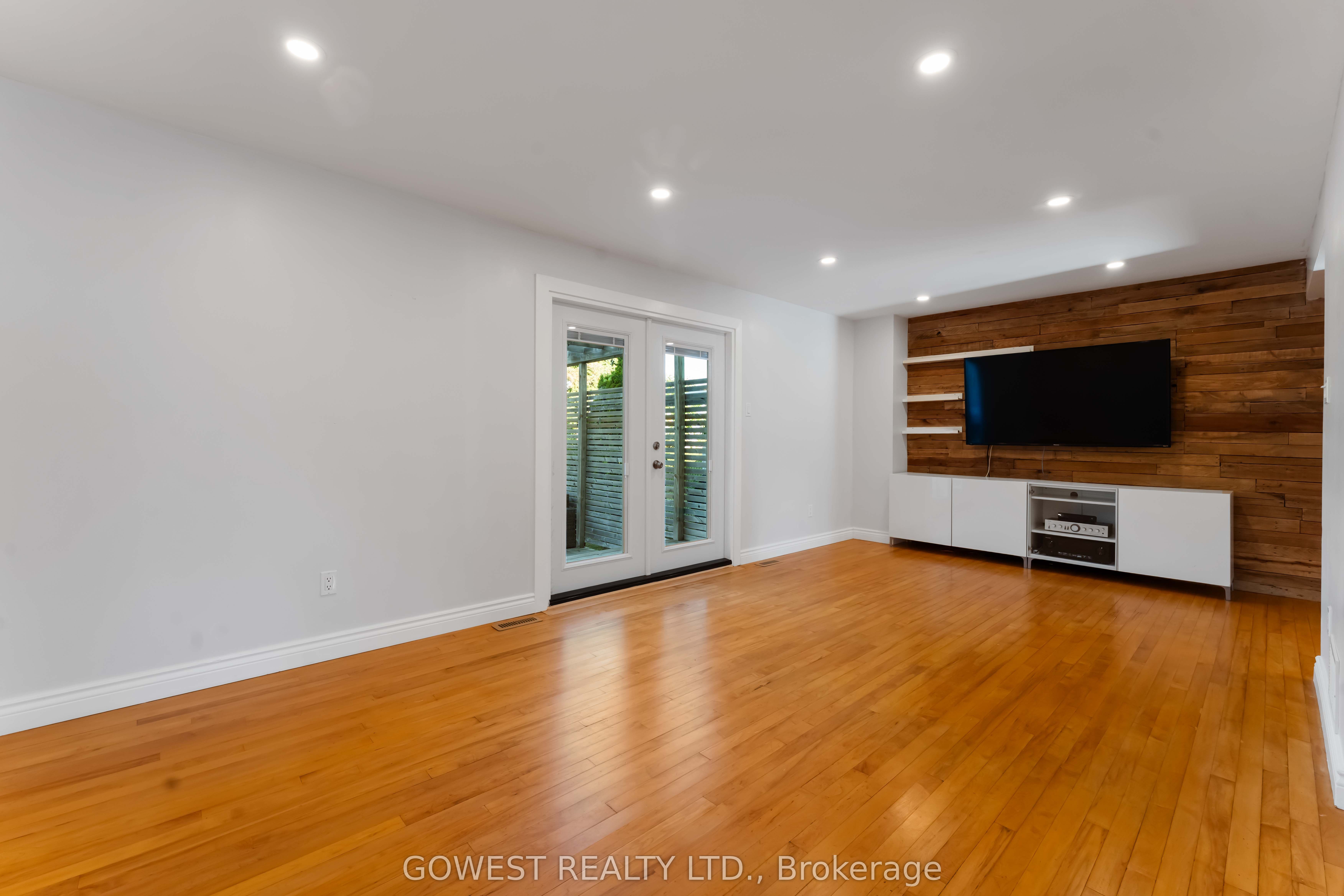 94 Fieldgate Drive Property Photo 8