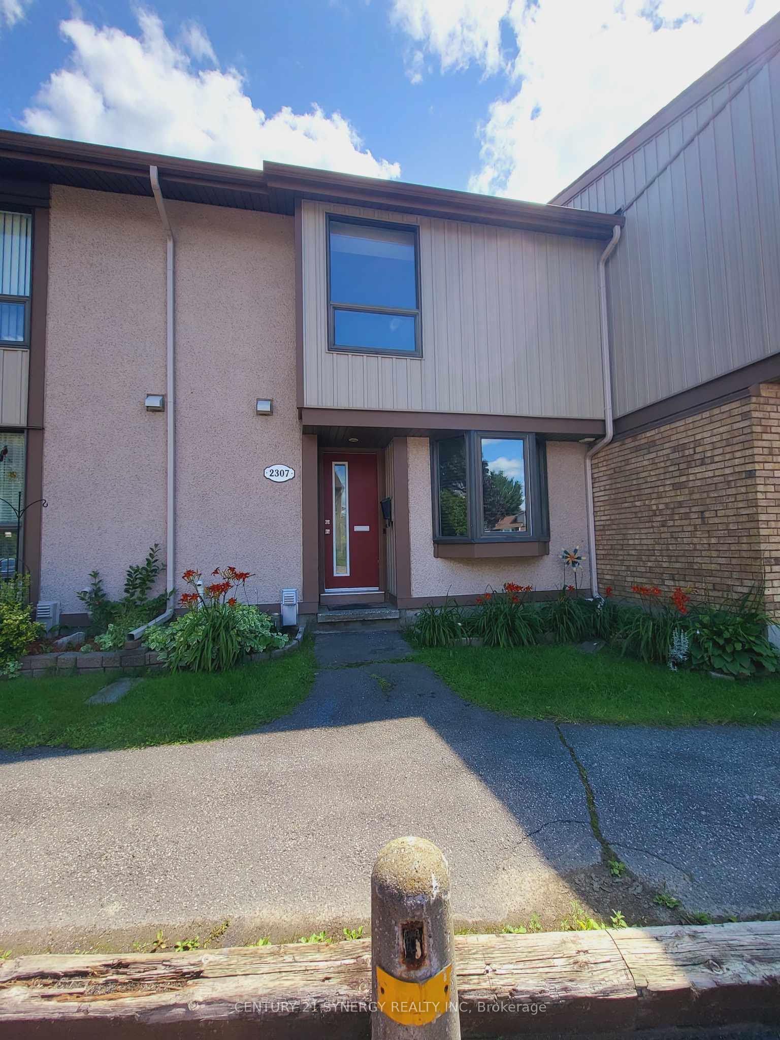 2307 Stonehenge Crescent Property Photo 1