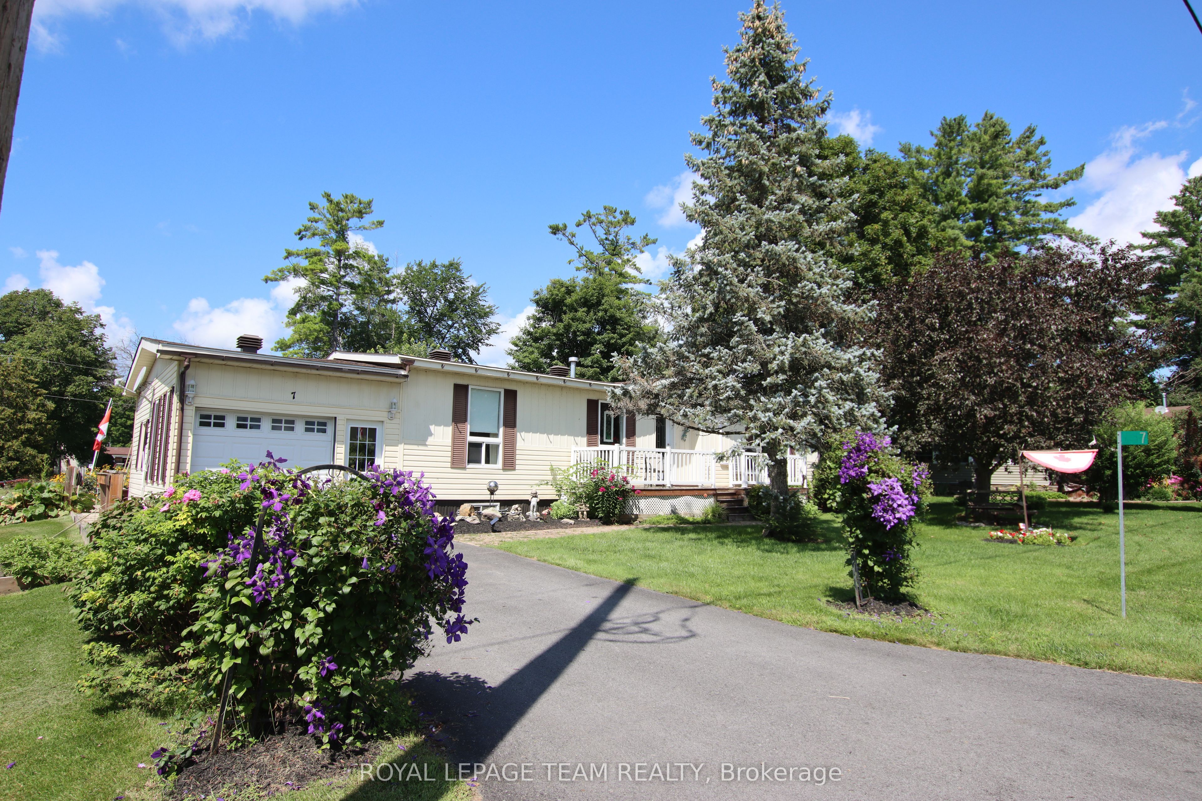 7 Woodside Lane Property Photo 1
