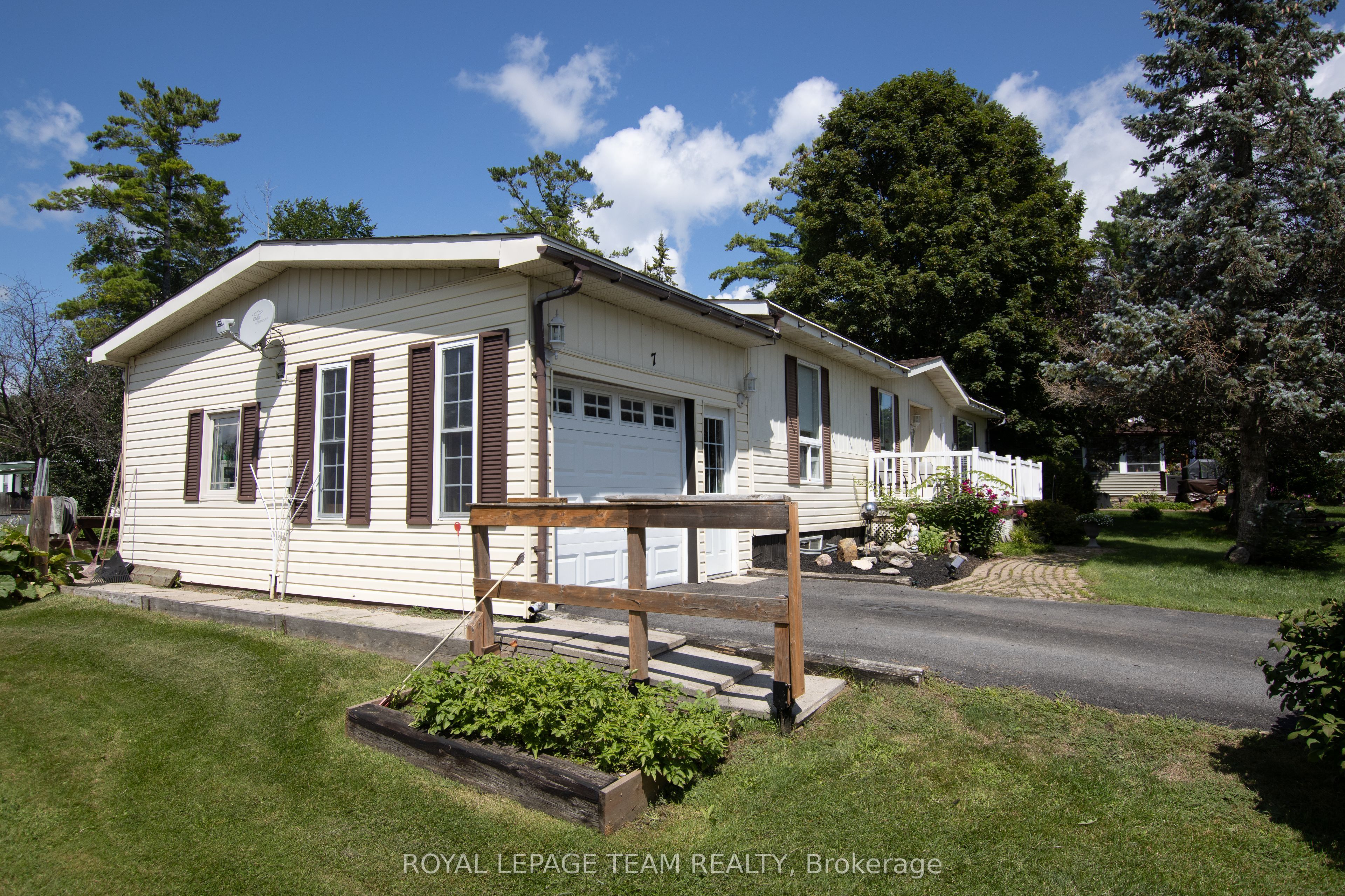 7 Woodside Lane Property Photo 3