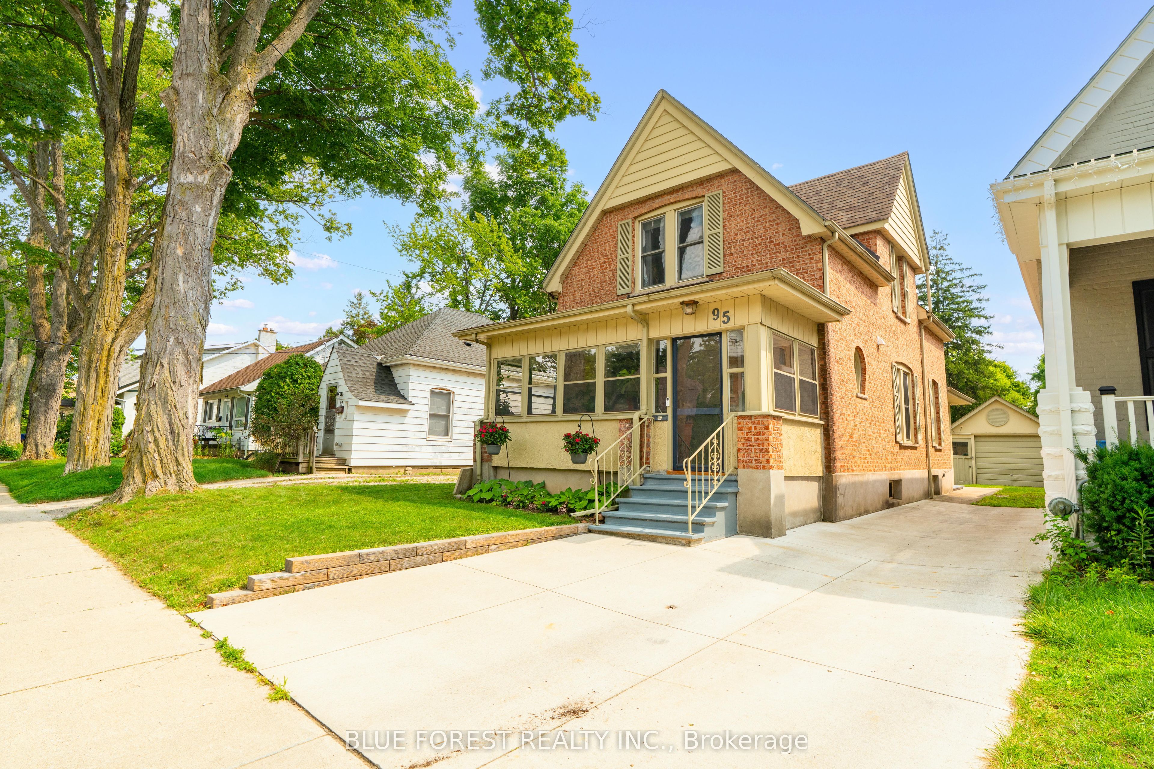 95 Tecumseh Avenue E Property Photo 1