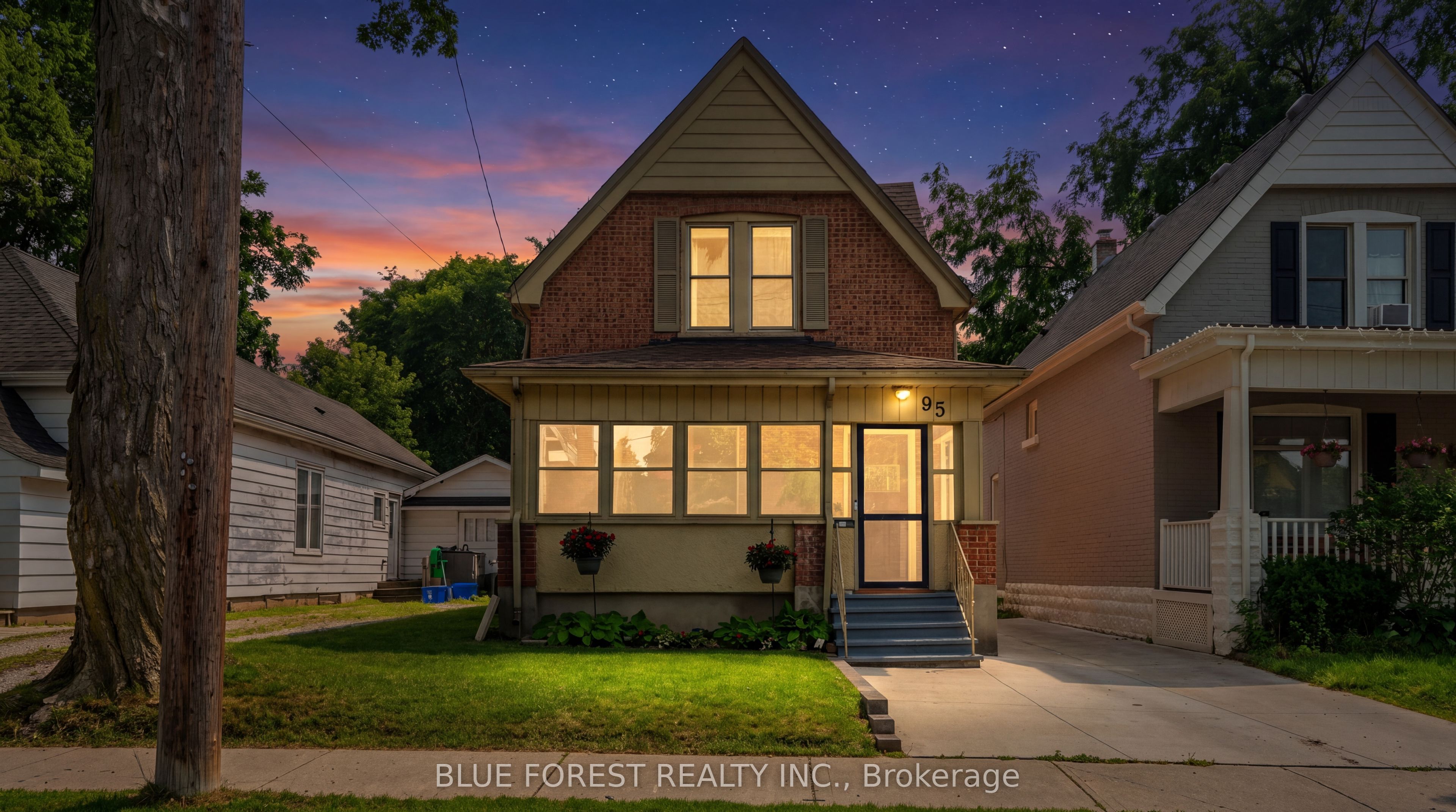 95 Tecumseh Avenue E Property Photo 3