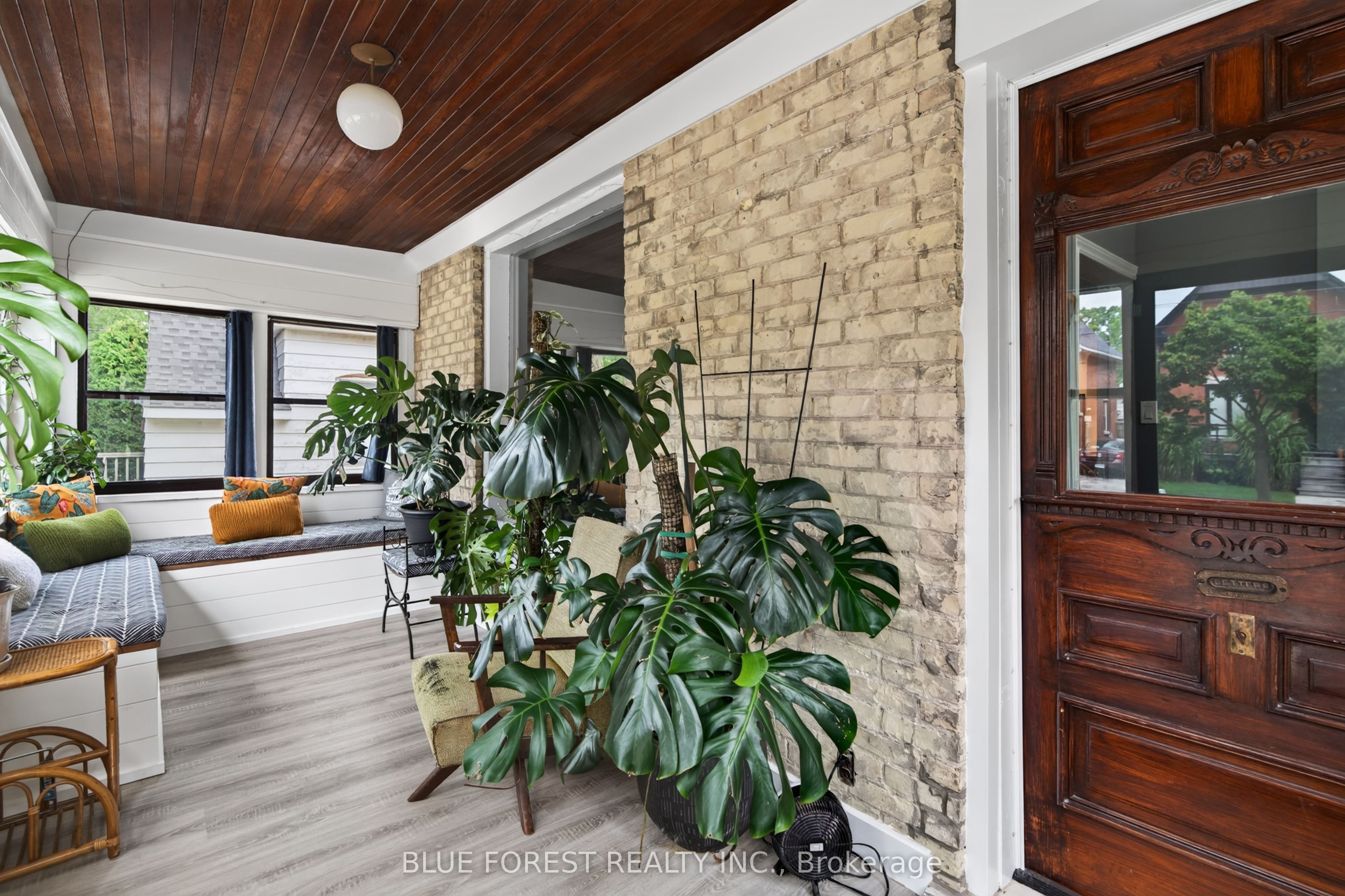 95 Tecumseh Avenue E Property Photo 6