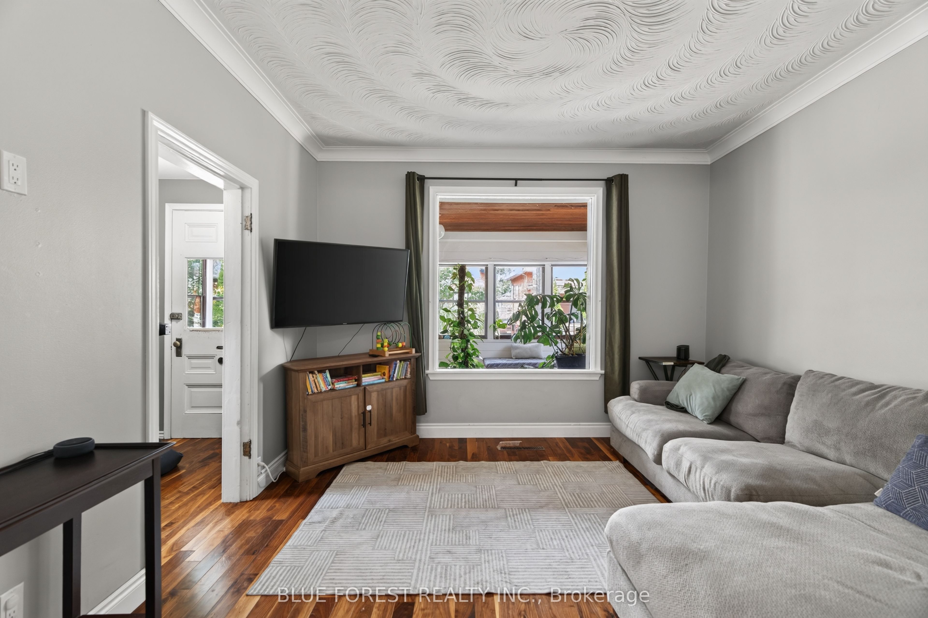 95 Tecumseh Avenue E Property Photo 8