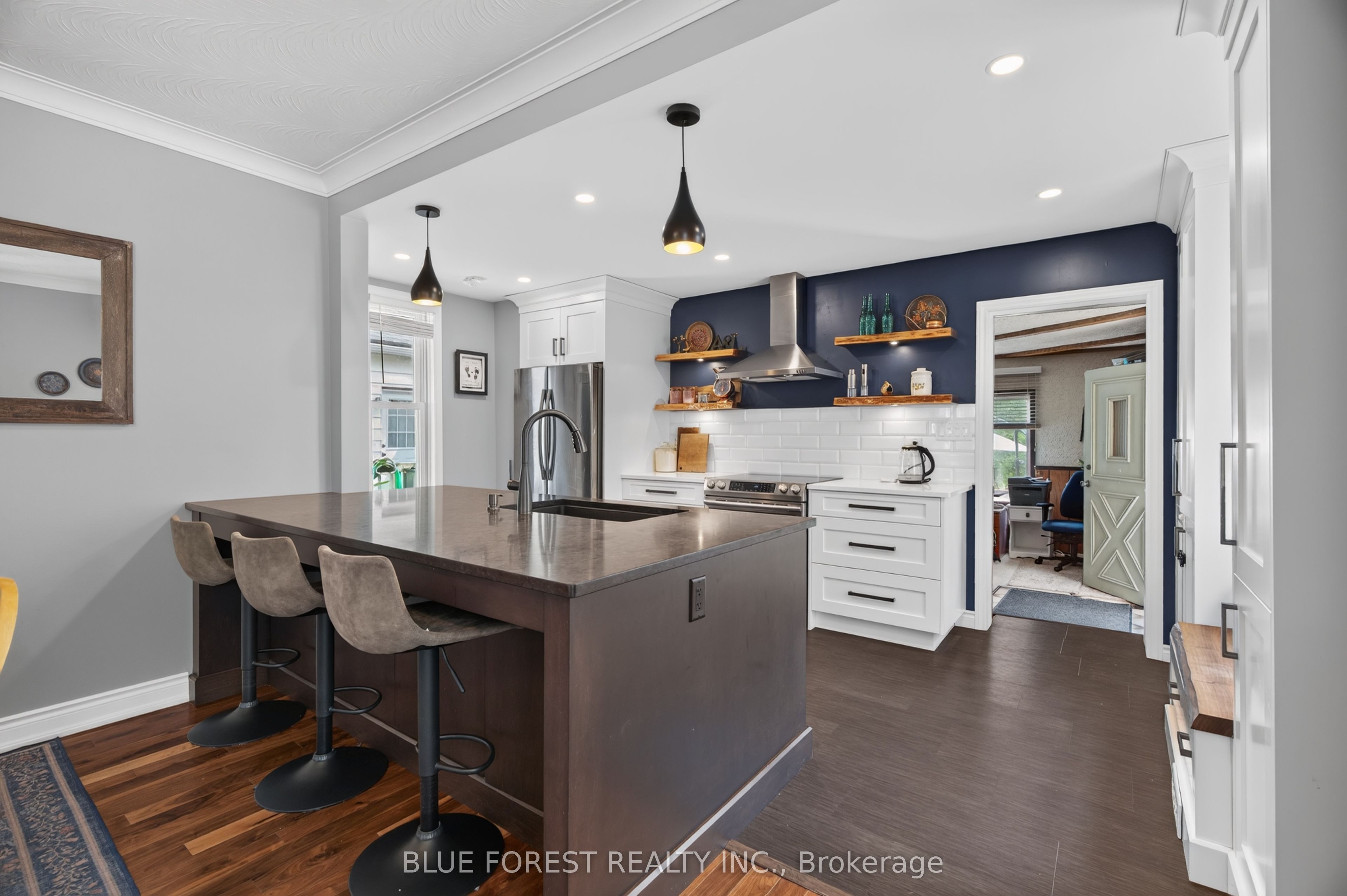 95 Tecumseh Avenue E Property Photo 14