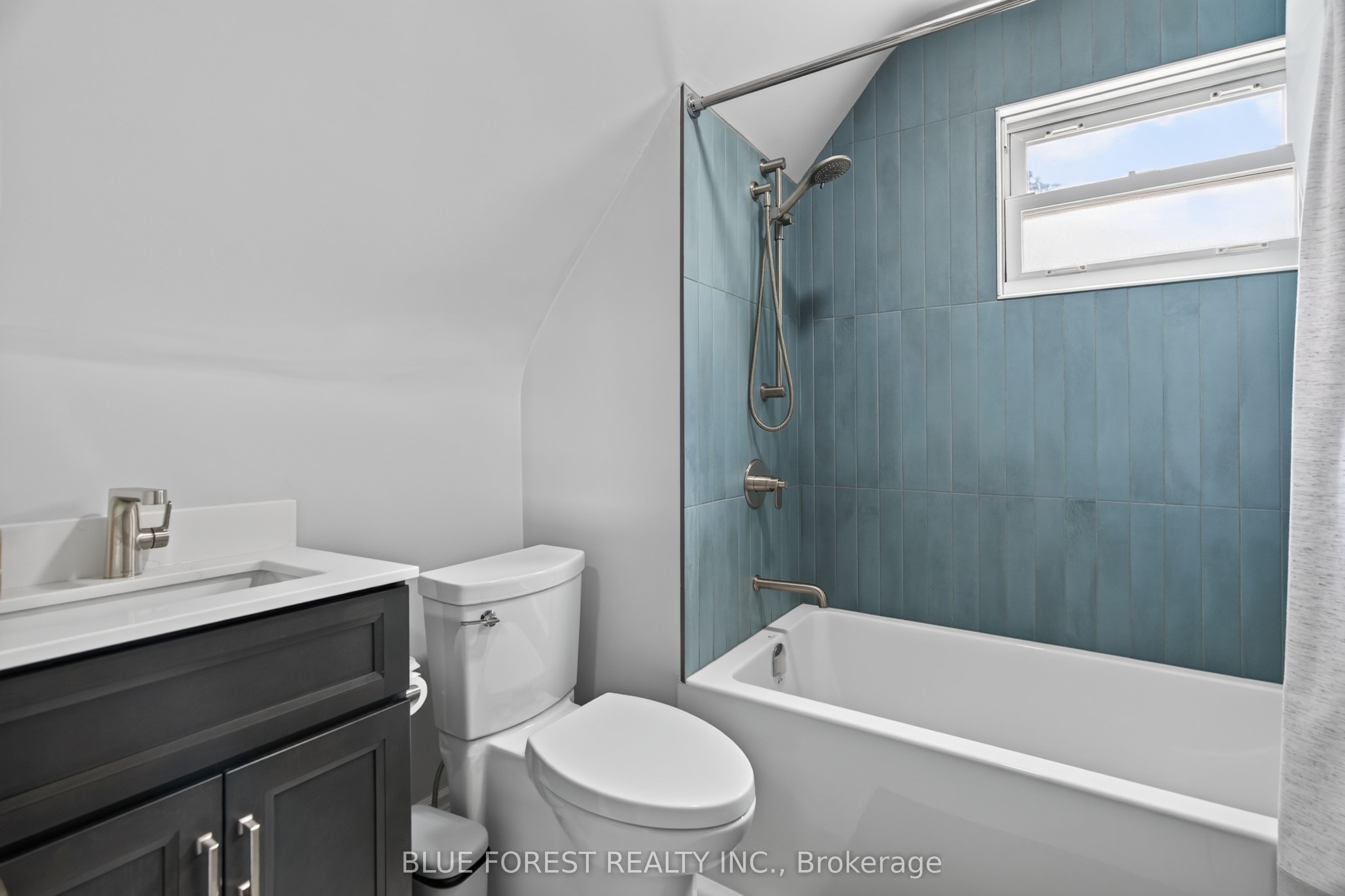 95 Tecumseh Avenue E Property Photo 18
