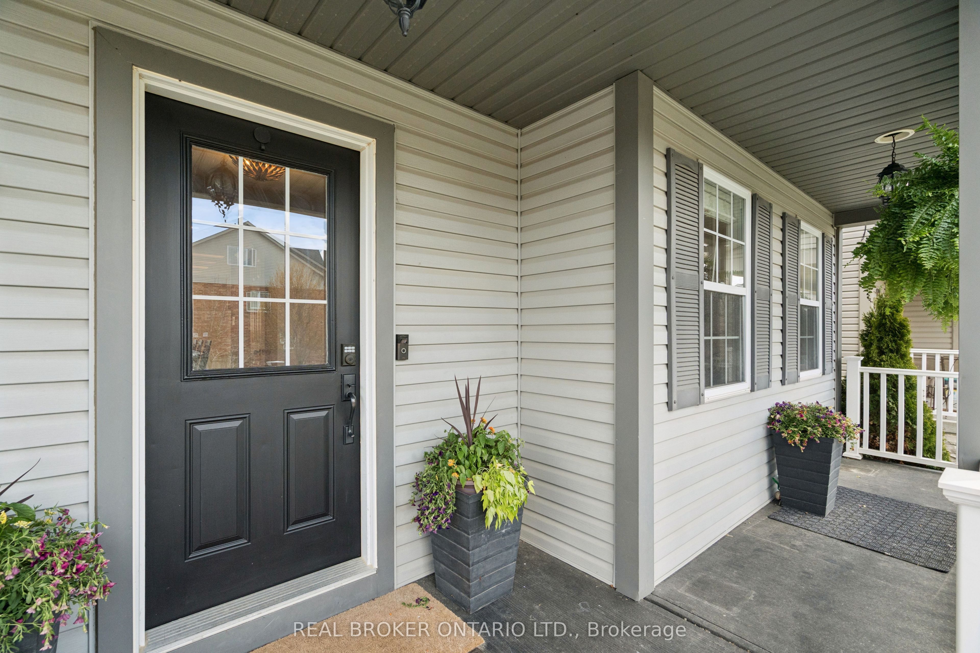 168 Hampson Crescent Property Photo 4