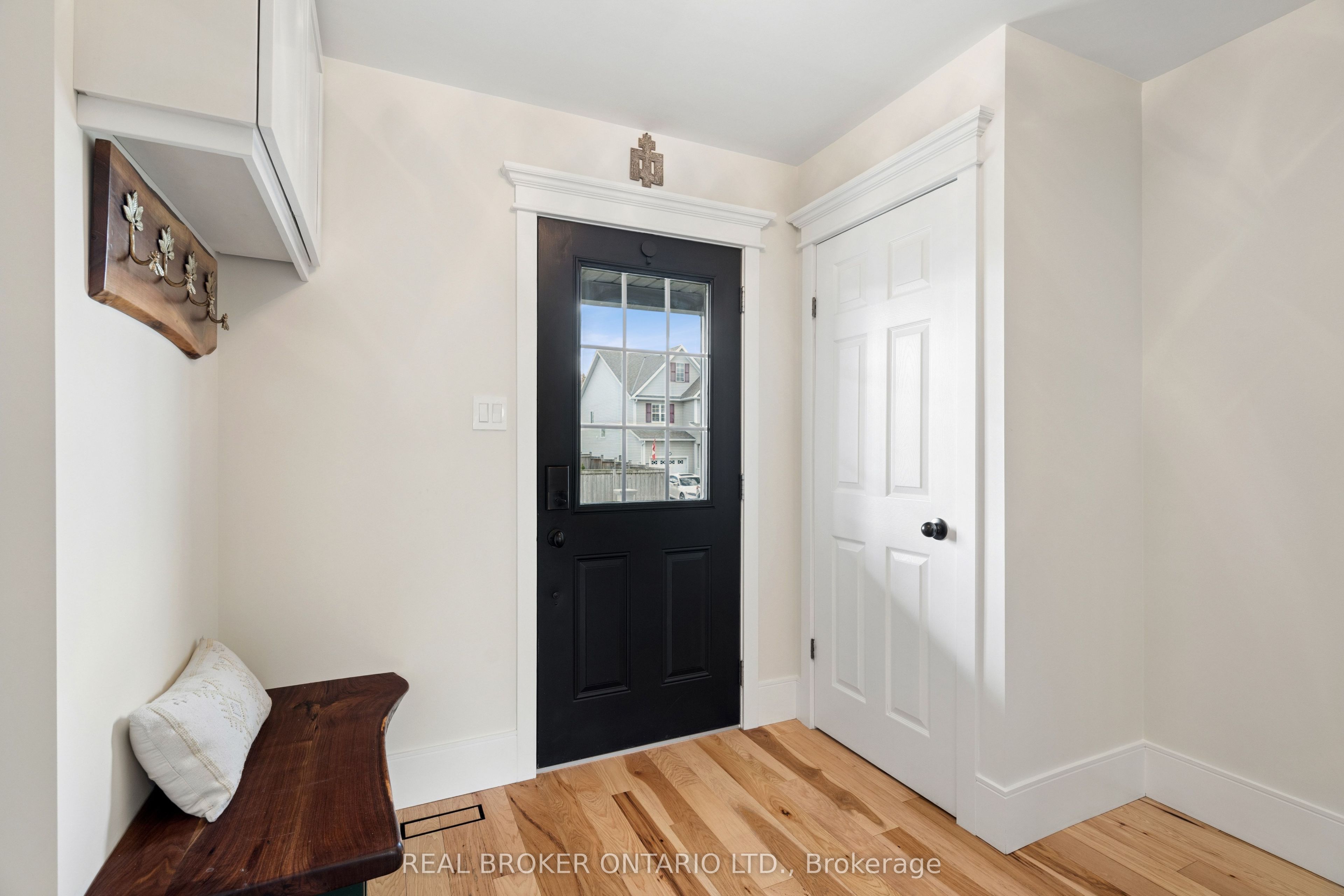 168 Hampson Crescent Property Photo 6