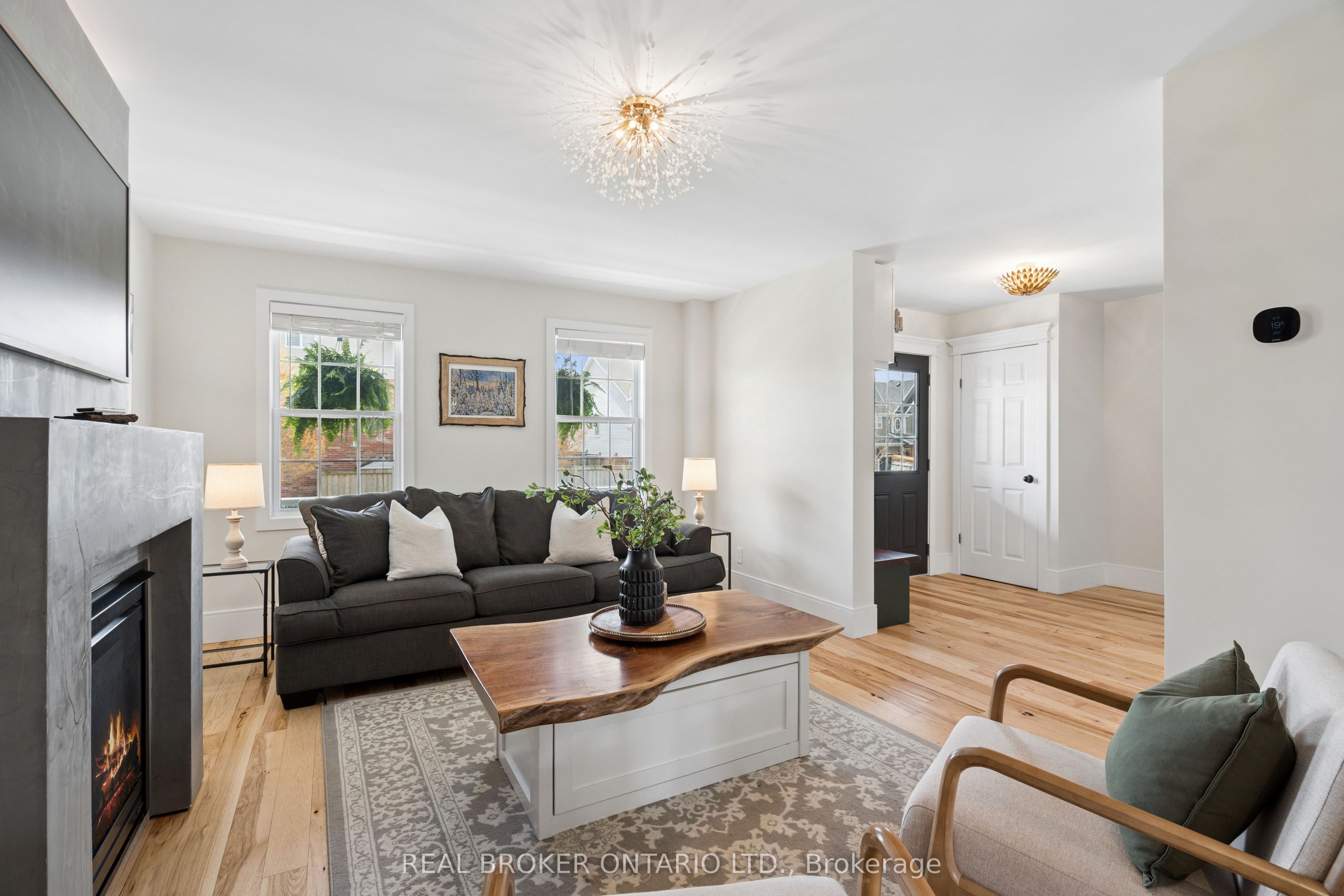 168 Hampson Crescent Property Photo 8