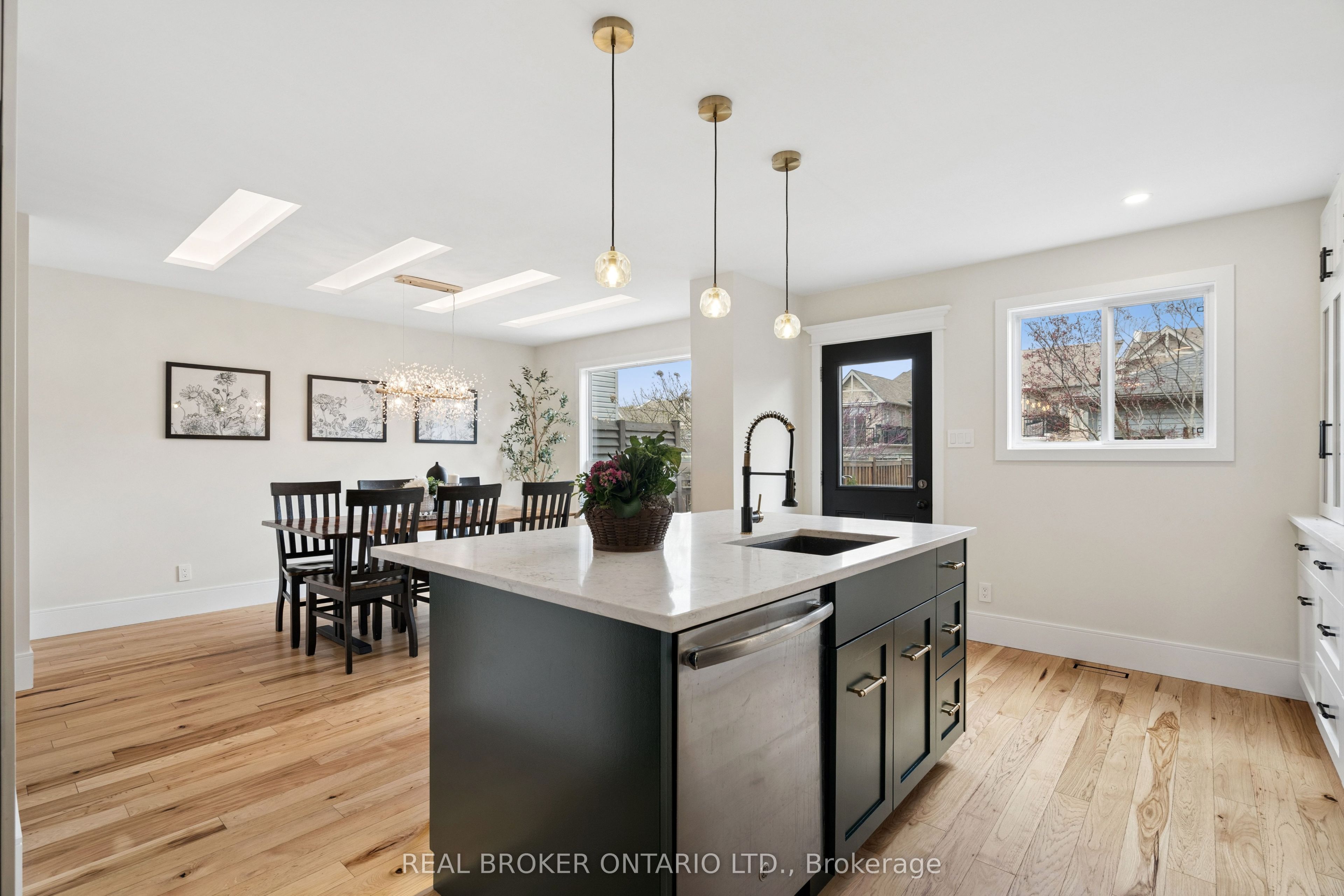 168 Hampson Crescent Property Photo 11
