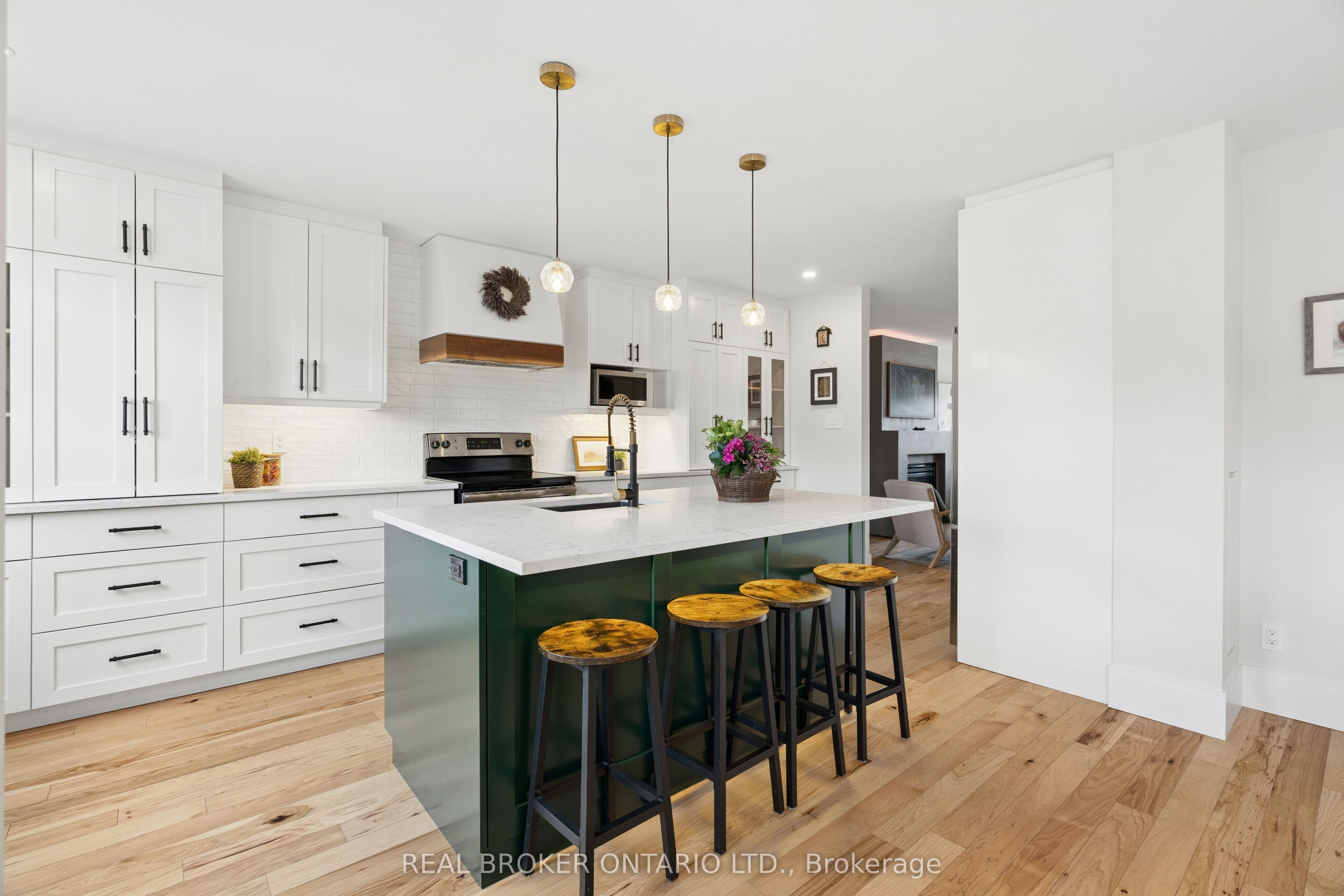 168 Hampson Crescent Property Photo 13