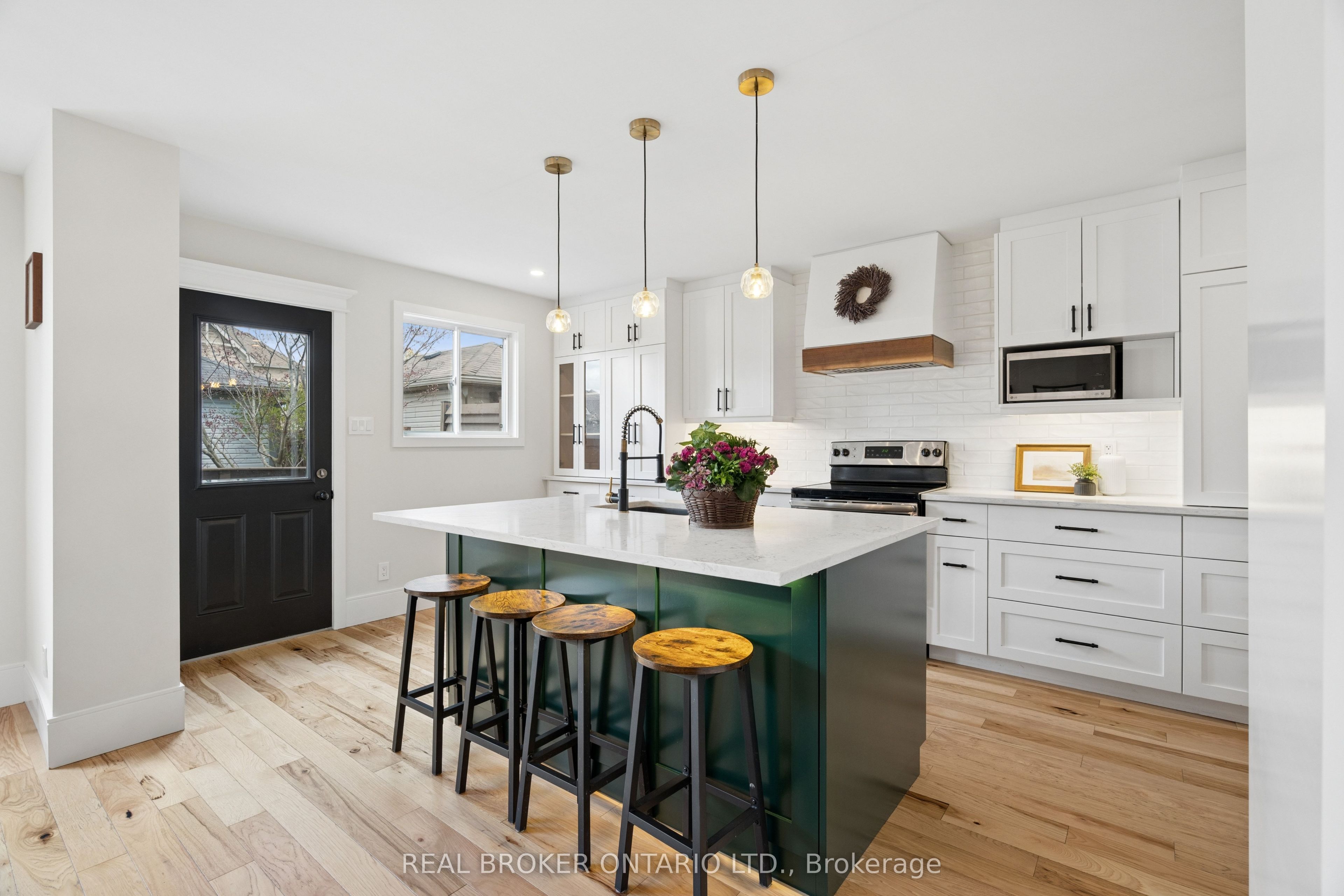 168 Hampson Crescent Property Photo 16