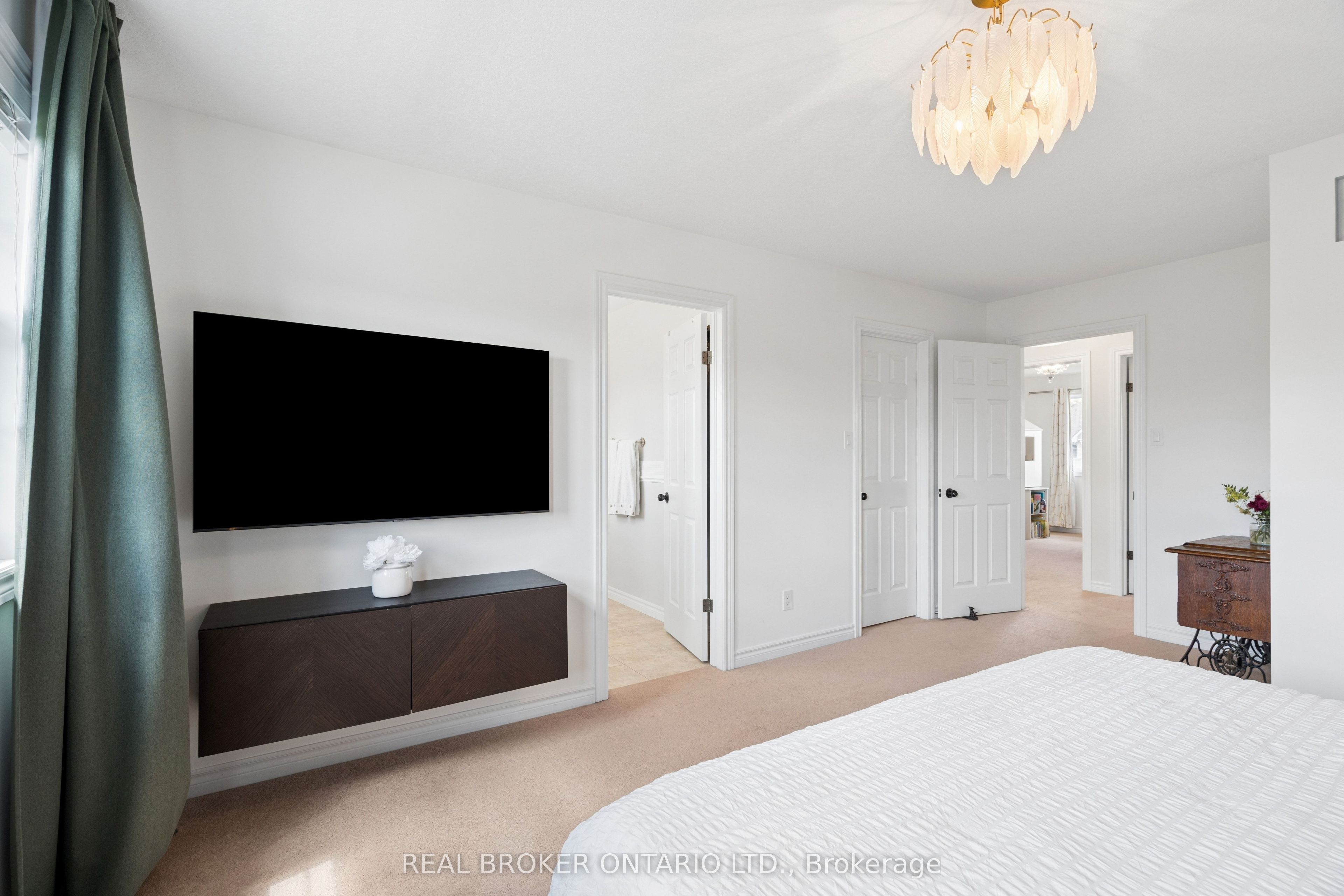 168 Hampson Crescent Property Photo 26