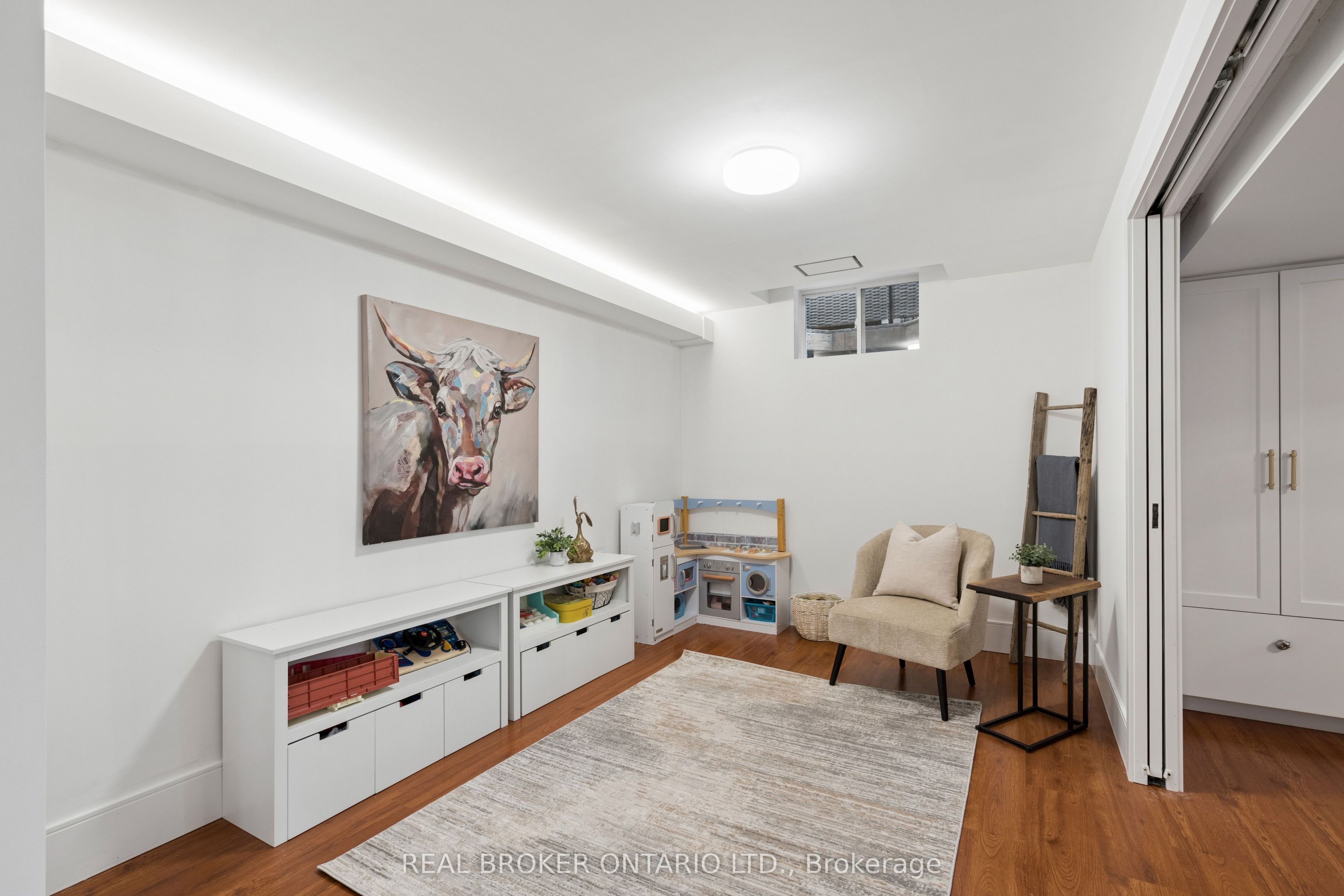 168 Hampson Crescent Property Photo 33