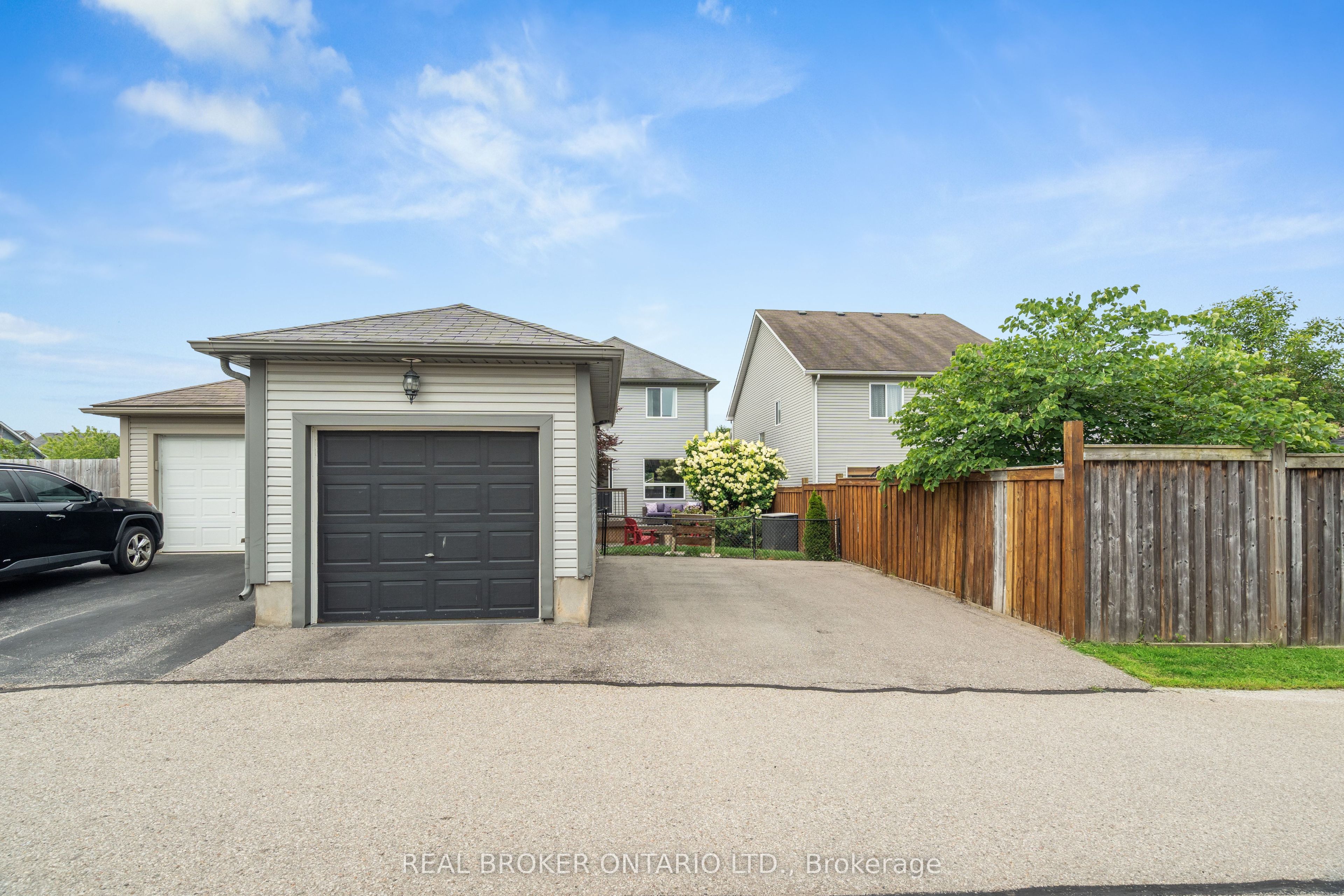 168 Hampson Crescent Property Photo 45