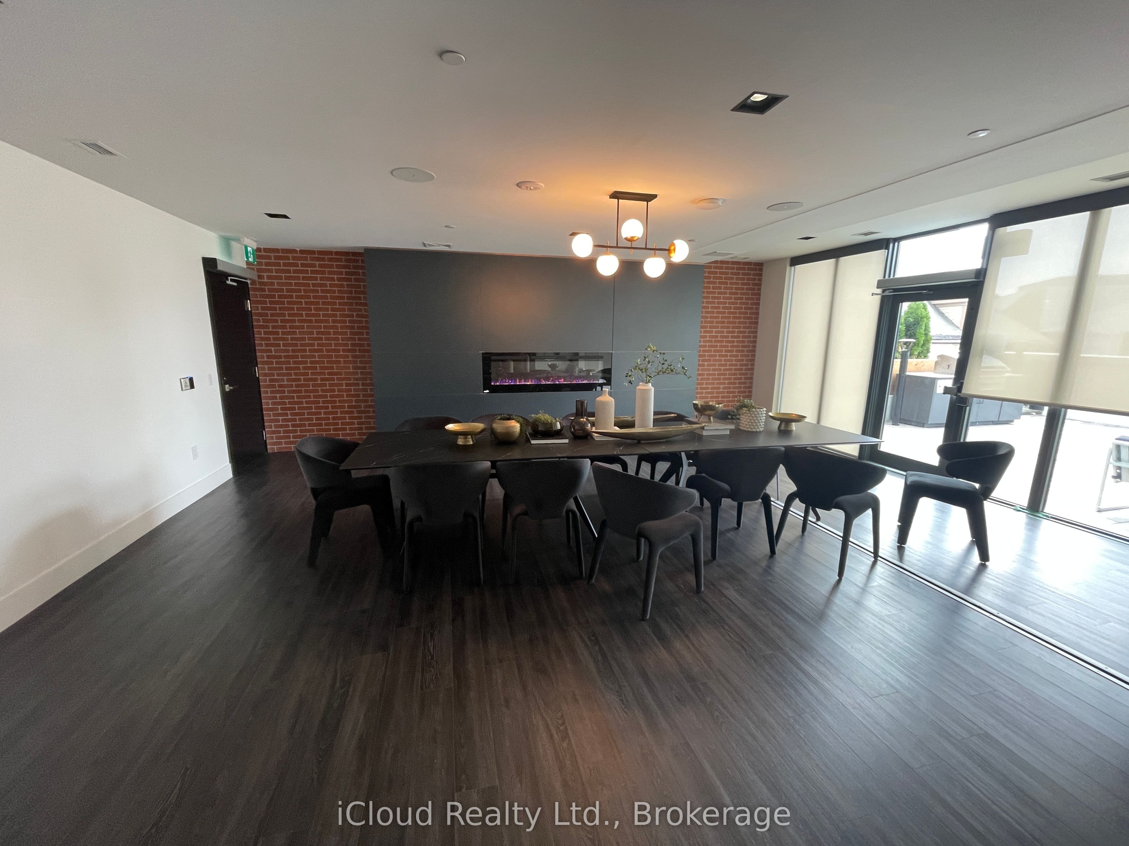 15 Wellington Street S 211 Property Photo 6