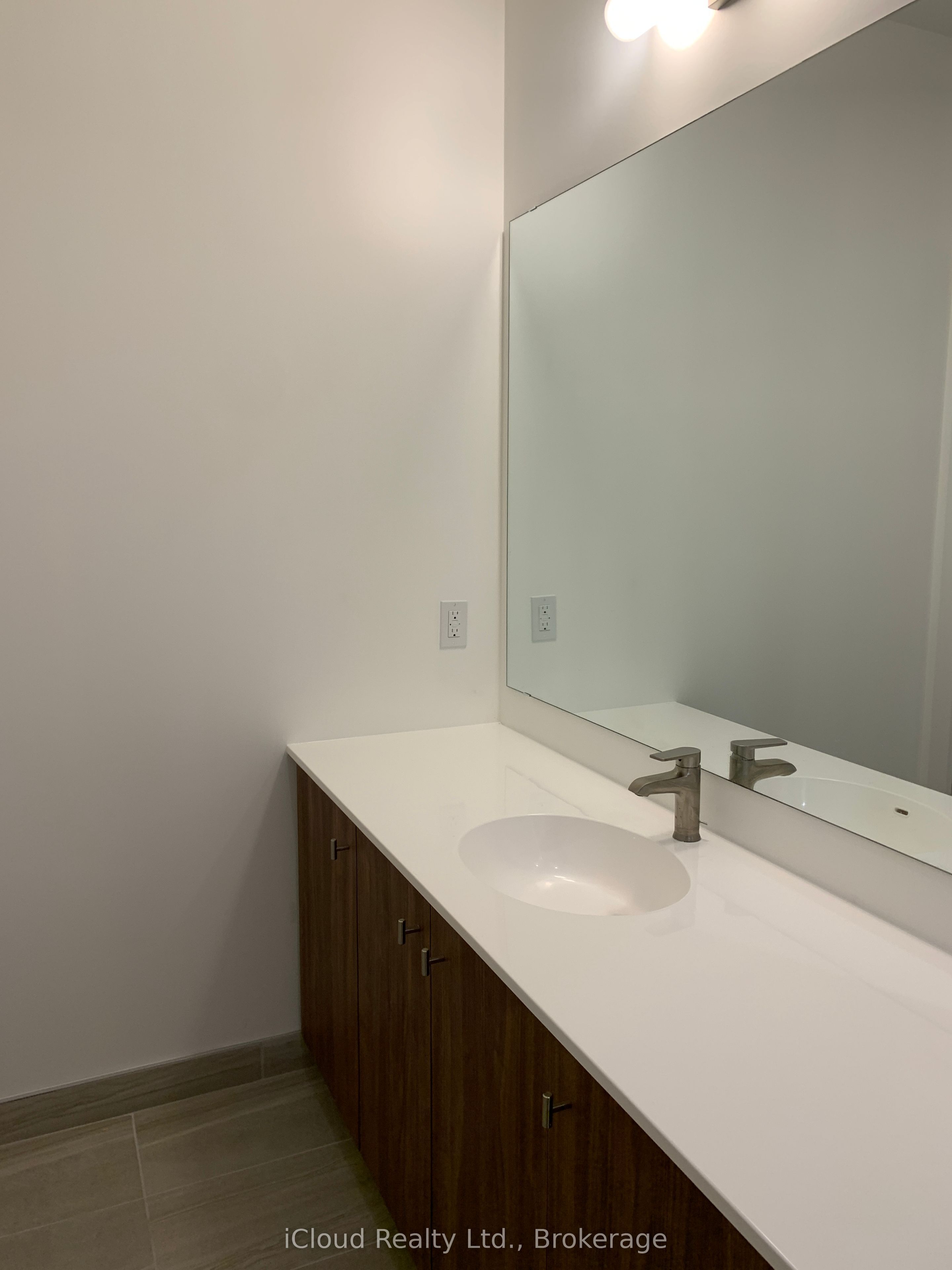 15 Wellington Street S 211 Property Photo 14
