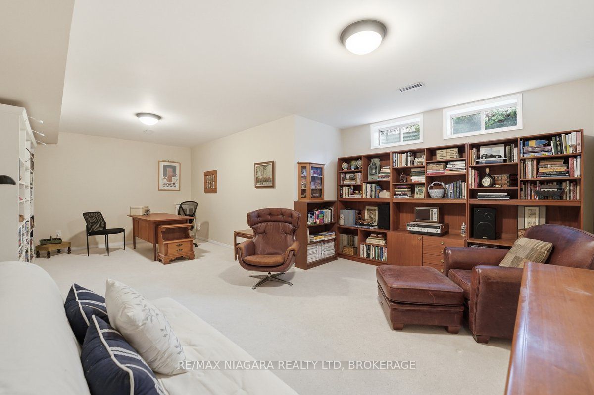 5 Lakeside Drive W 23 Property Photo 37