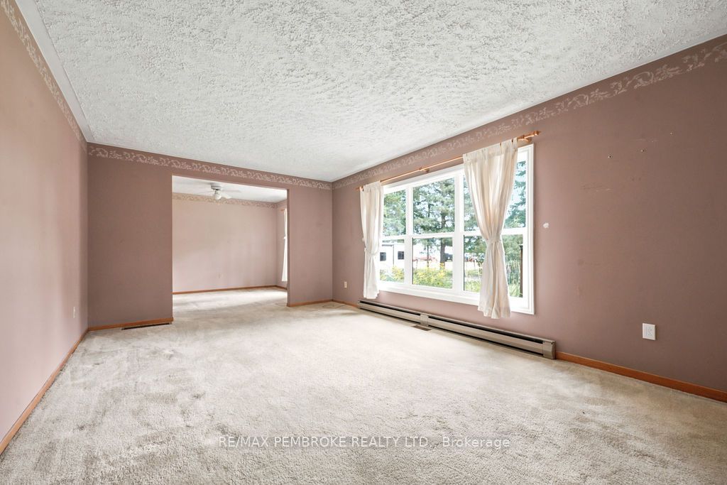 20 Meadowbrook Drive Property Photo 5