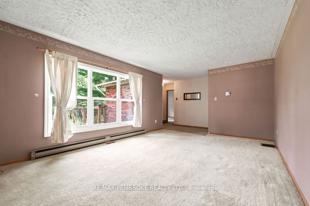 20 Meadowbrook Drive Property Photo 6