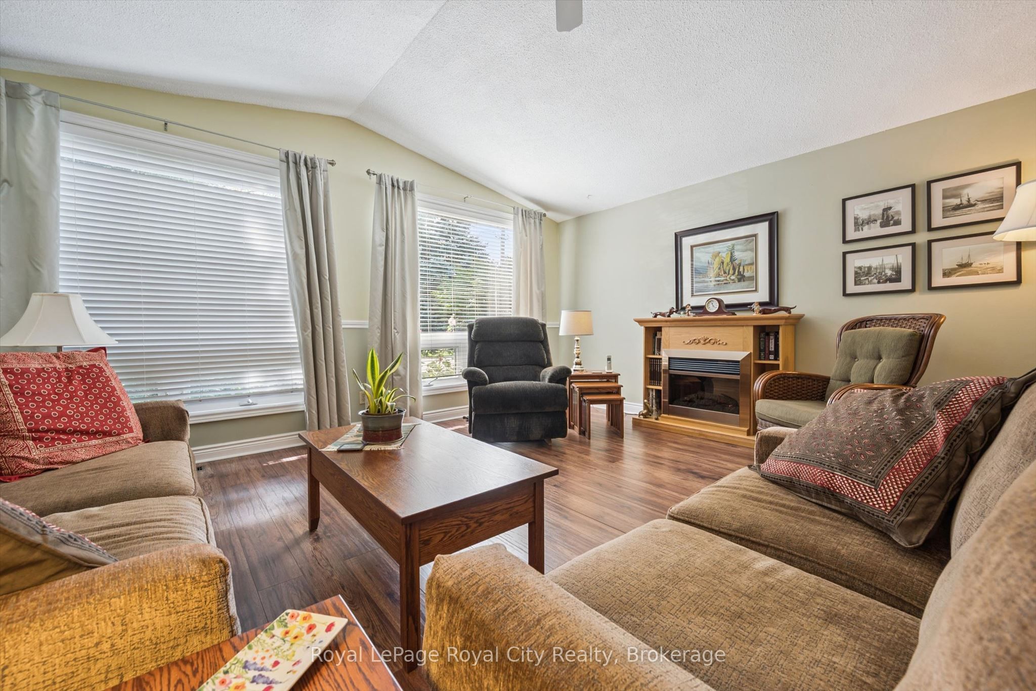 34 Pondview Crescent Property Photo 6