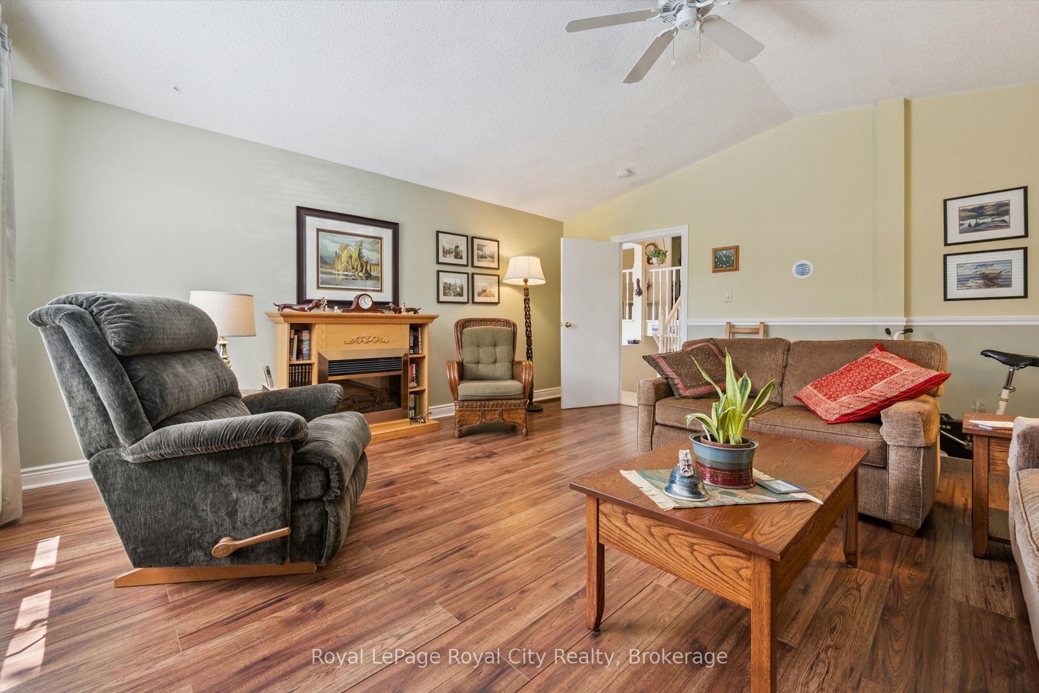 34 Pondview Crescent Property Photo 7