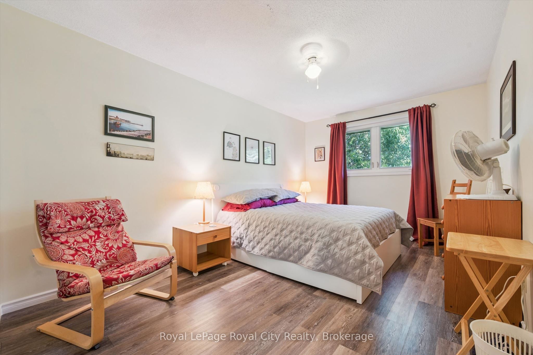 34 Pondview Crescent Property Photo 14
