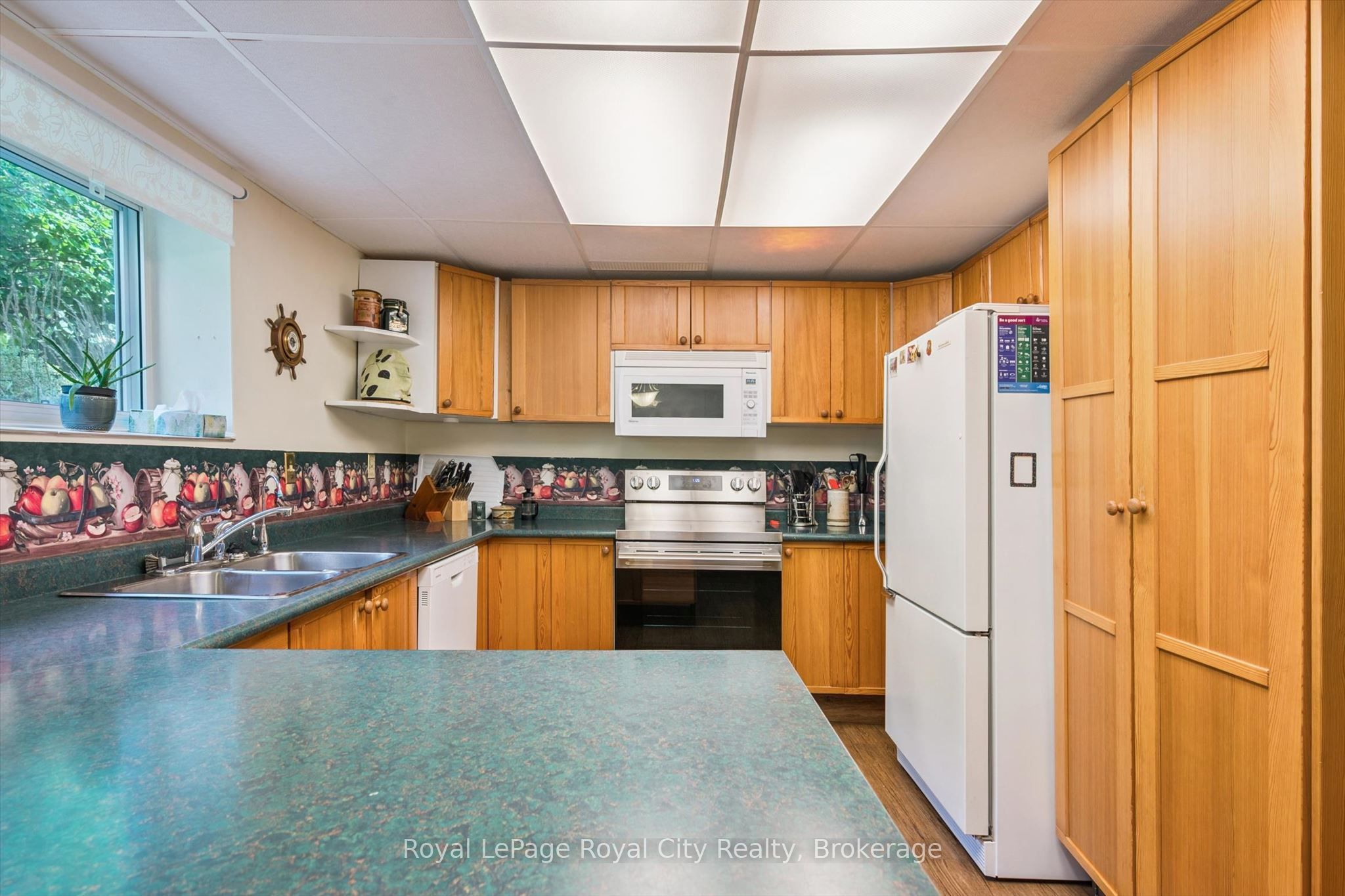 34 Pondview Crescent Property Photo 16