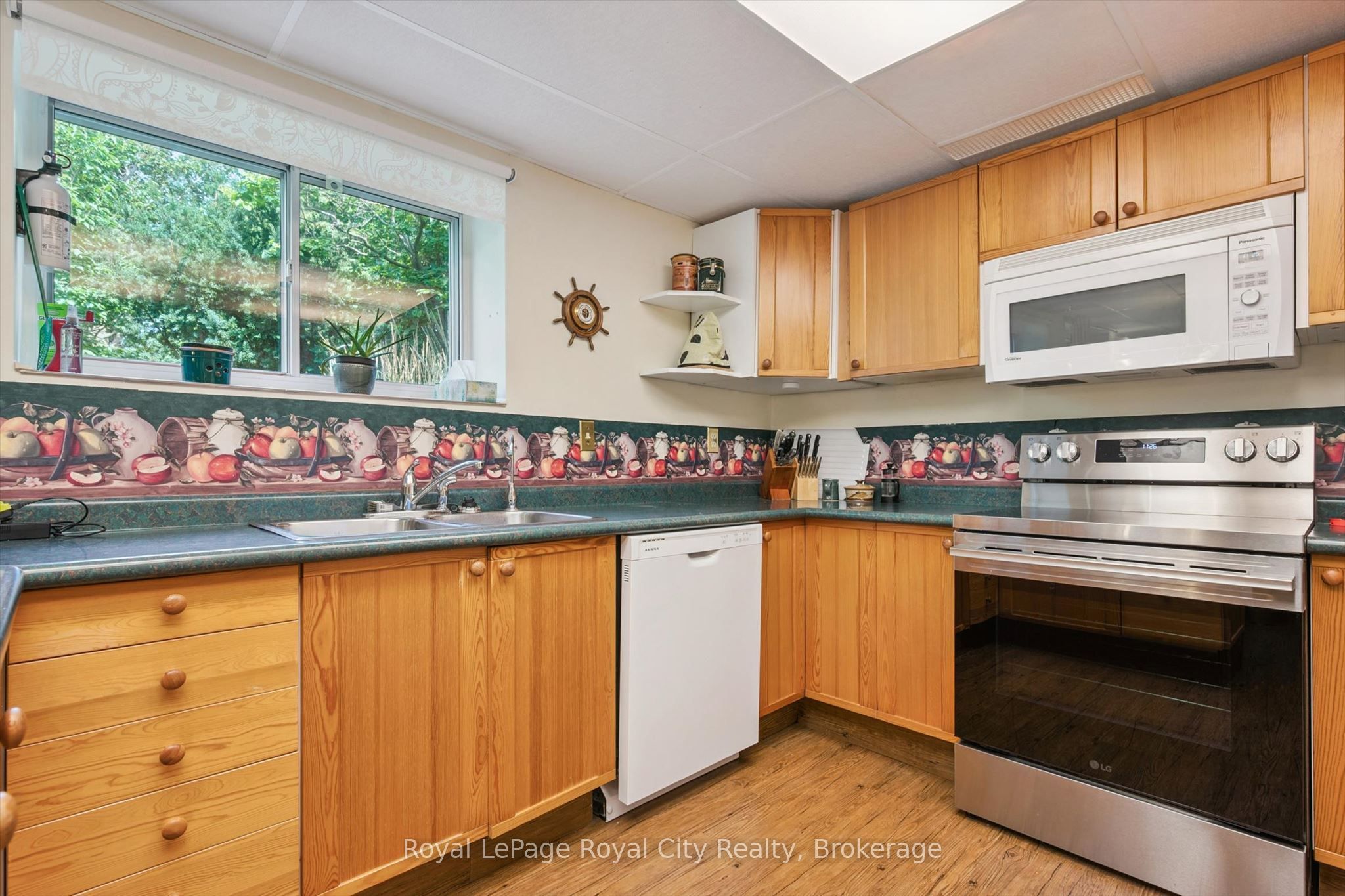 34 Pondview Crescent Property Photo 17
