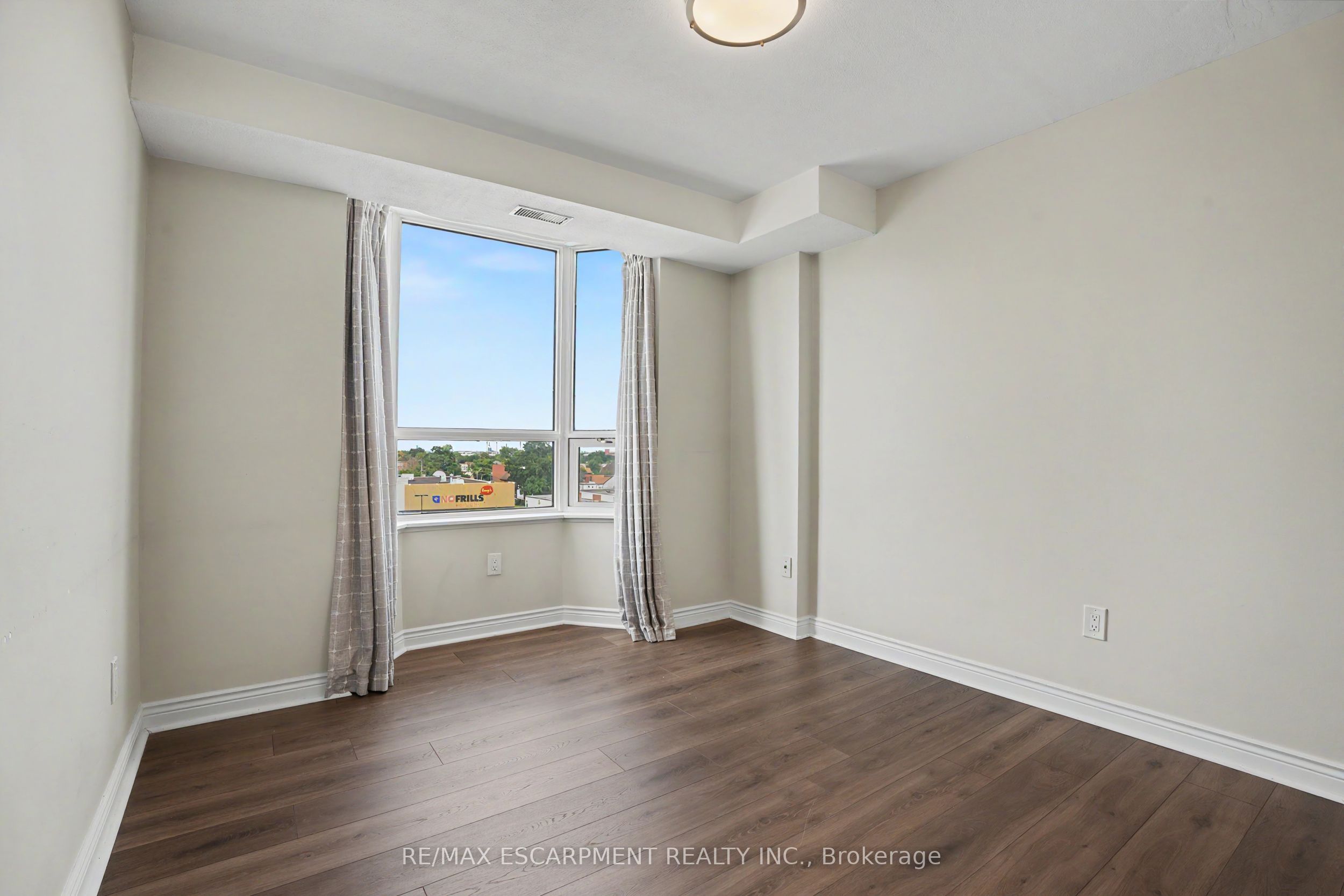 432 Main Street E 603 Property Photo 15