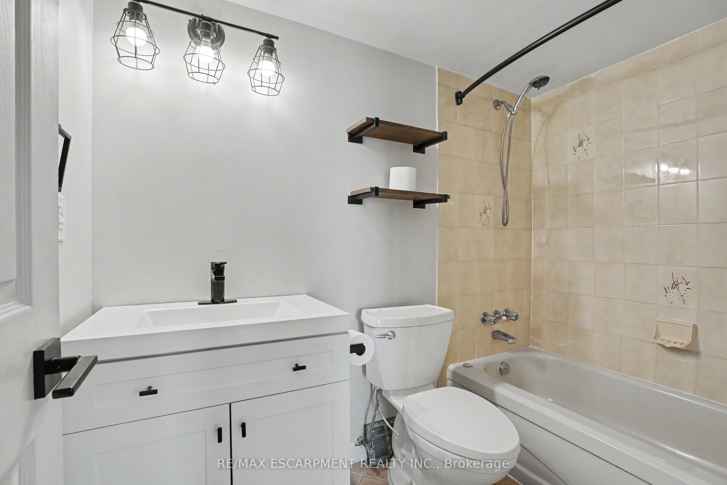 432 Main Street E 603 Property Photo 17