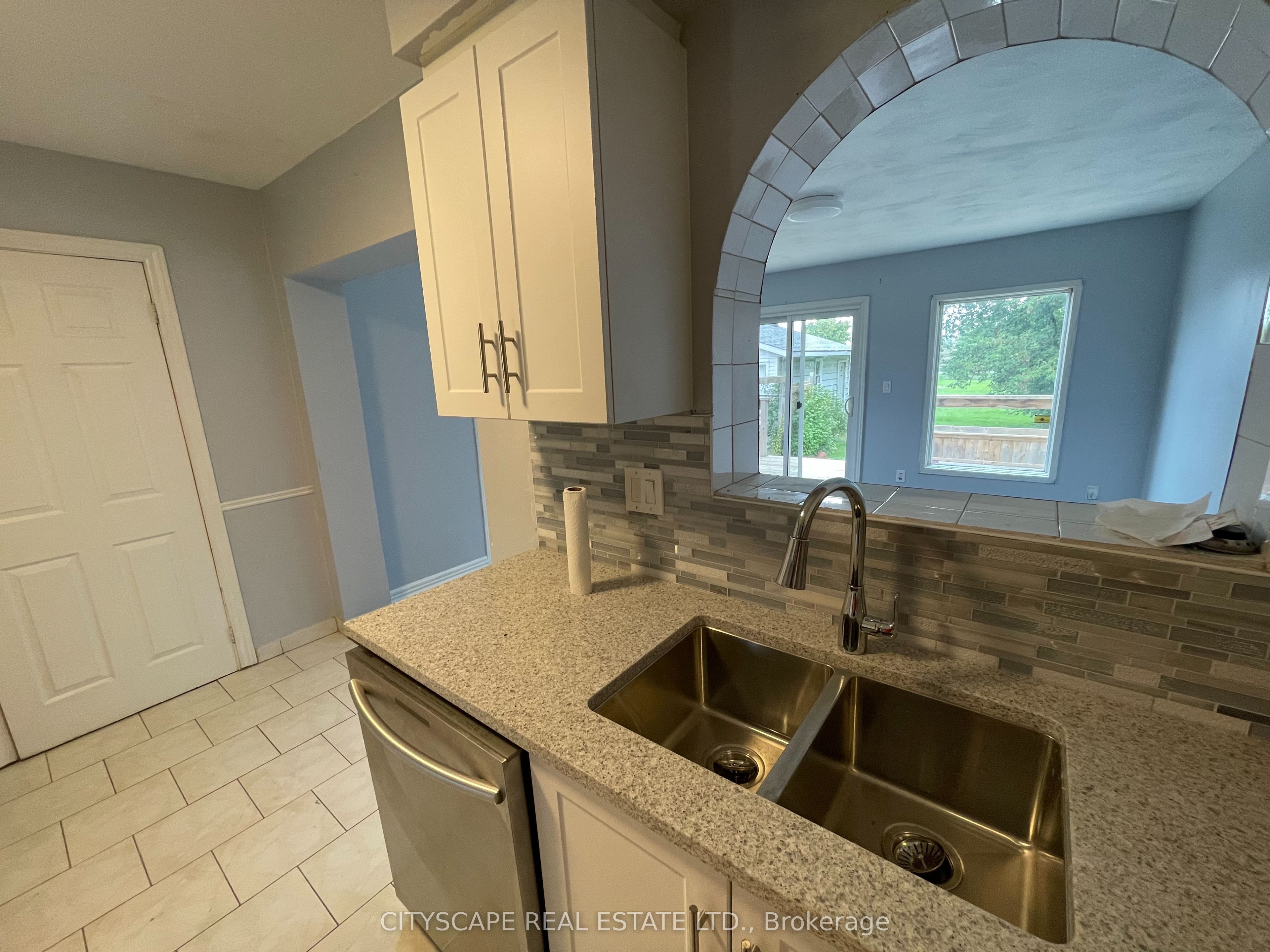 594 Bunting Road Property Photo 3