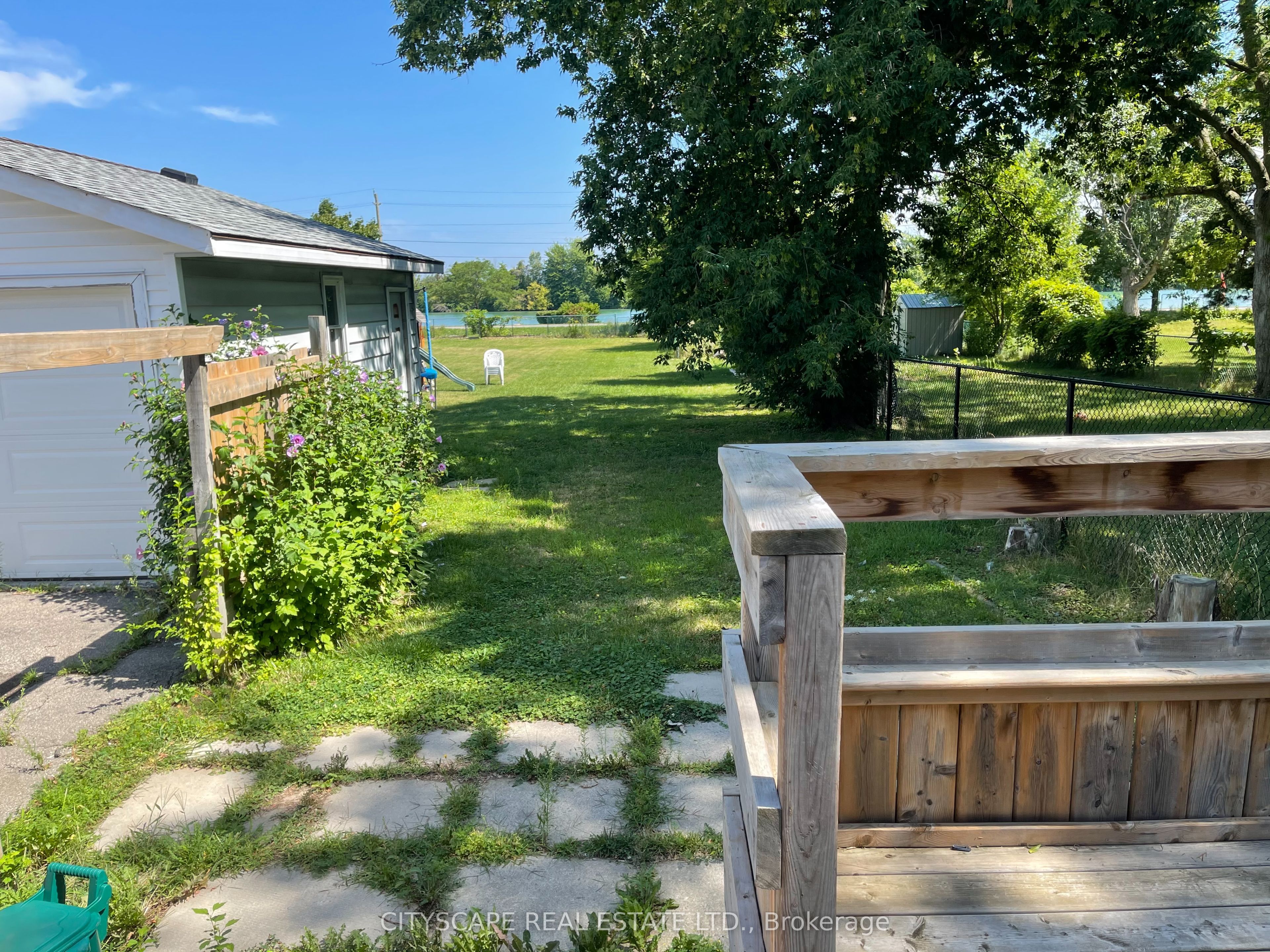 594 Bunting Road Property Photo 7