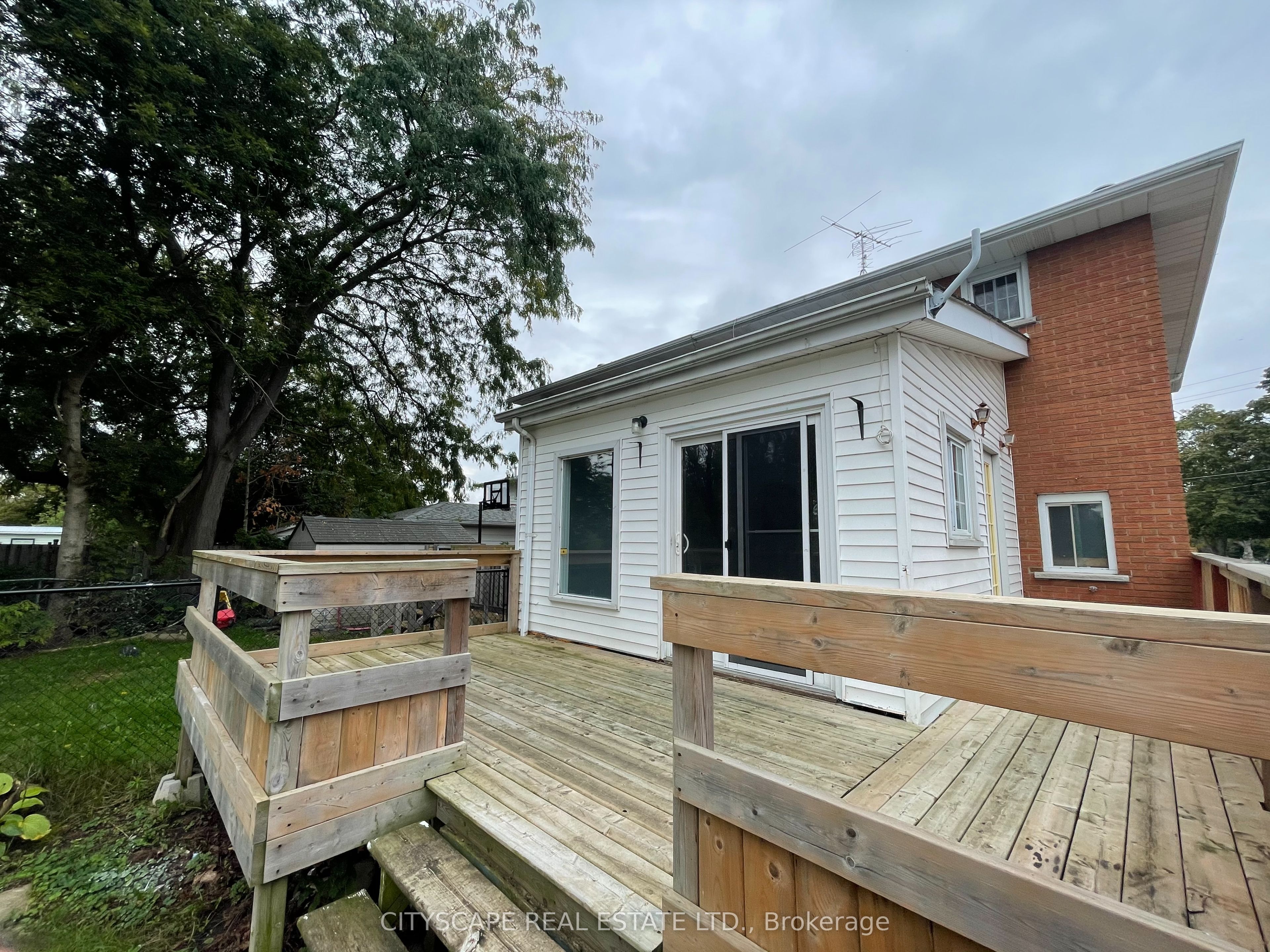594 Bunting Road Property Photo 8