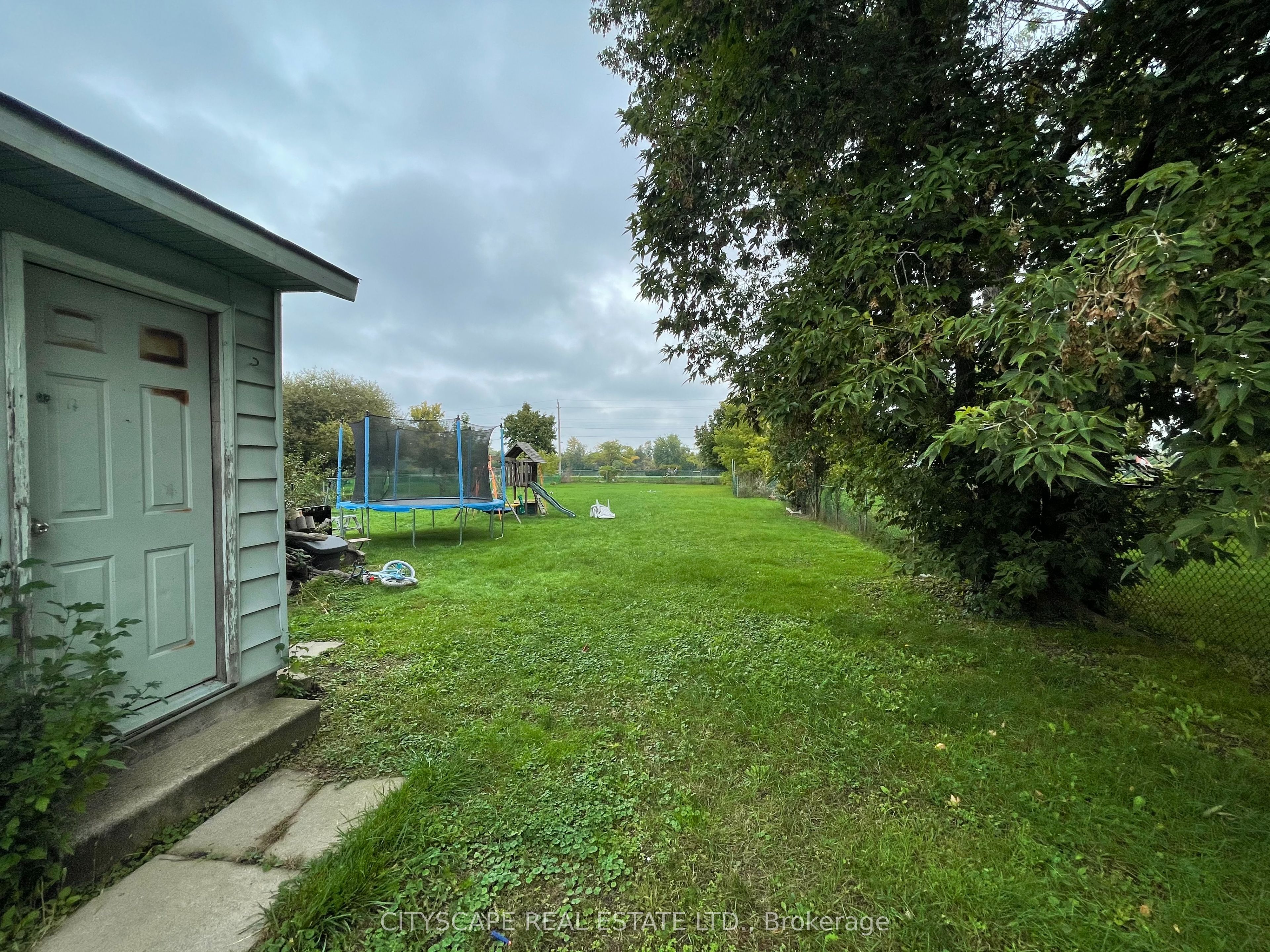 594 Bunting Road Property Photo 10